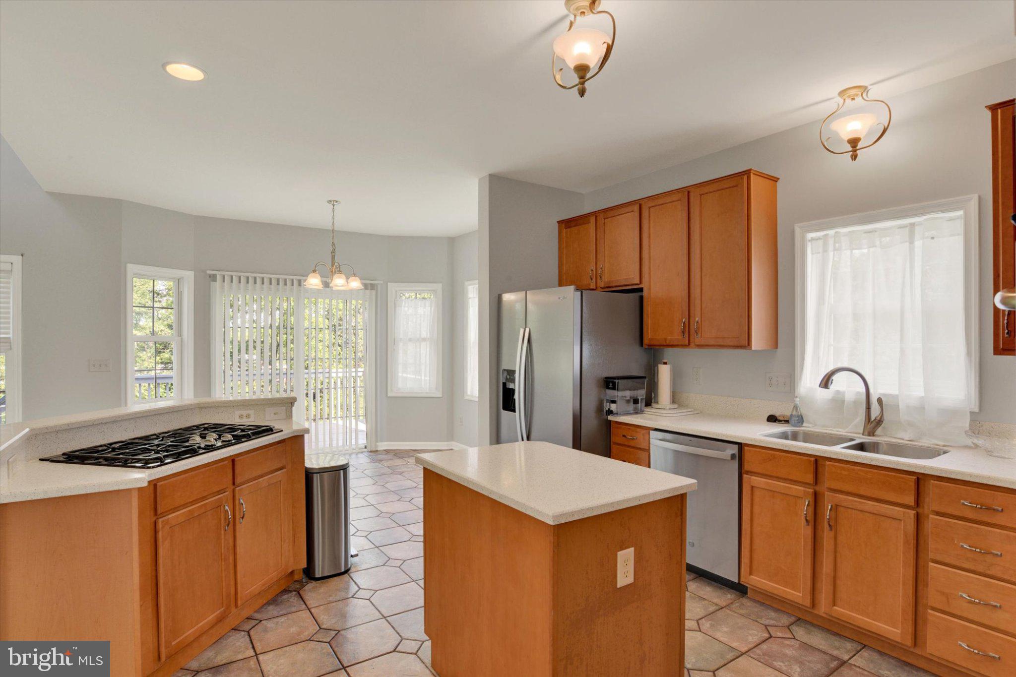 8 MEADOWOOD PLACE
