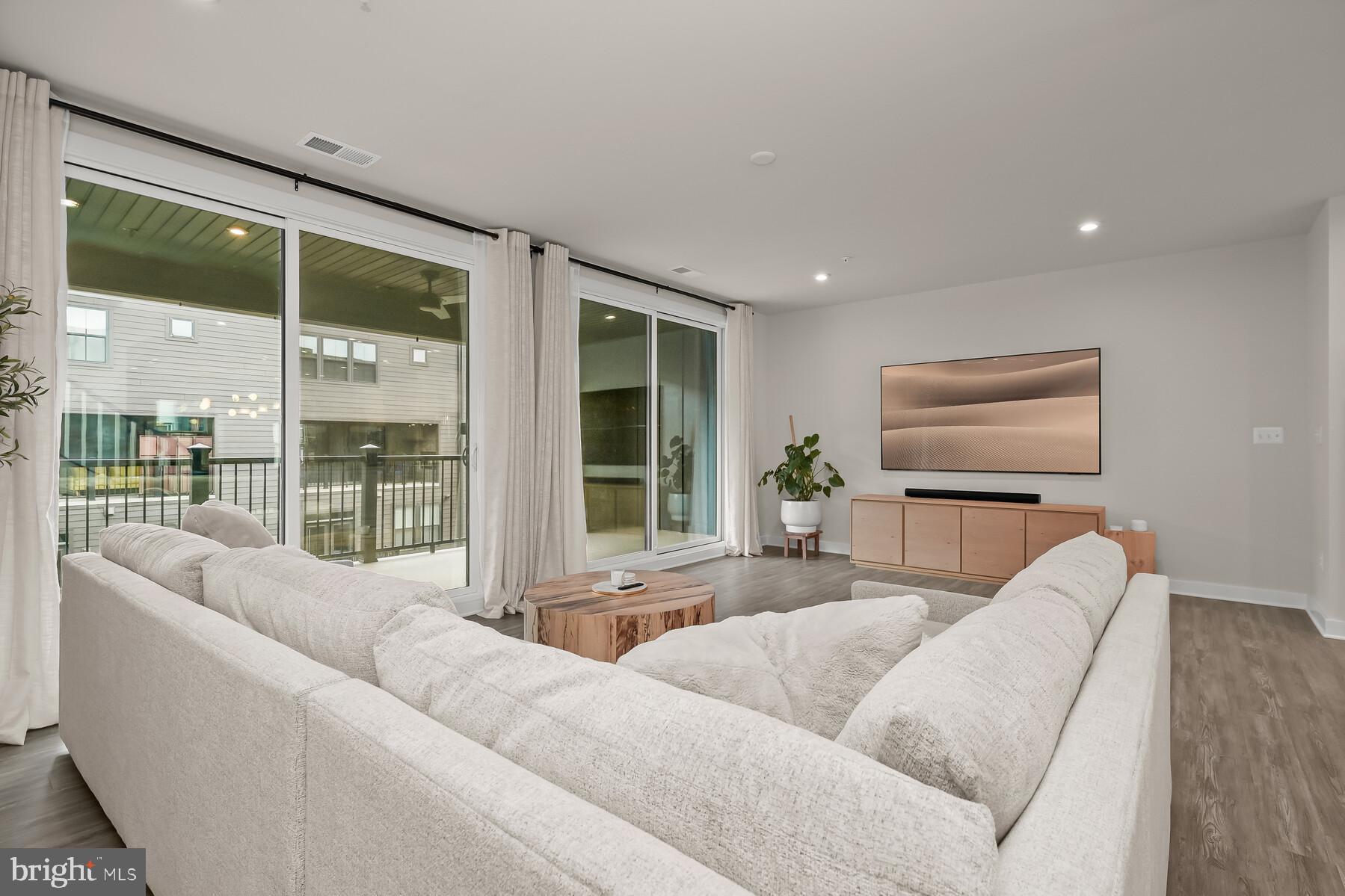 PADDOCK POINTE - Residential