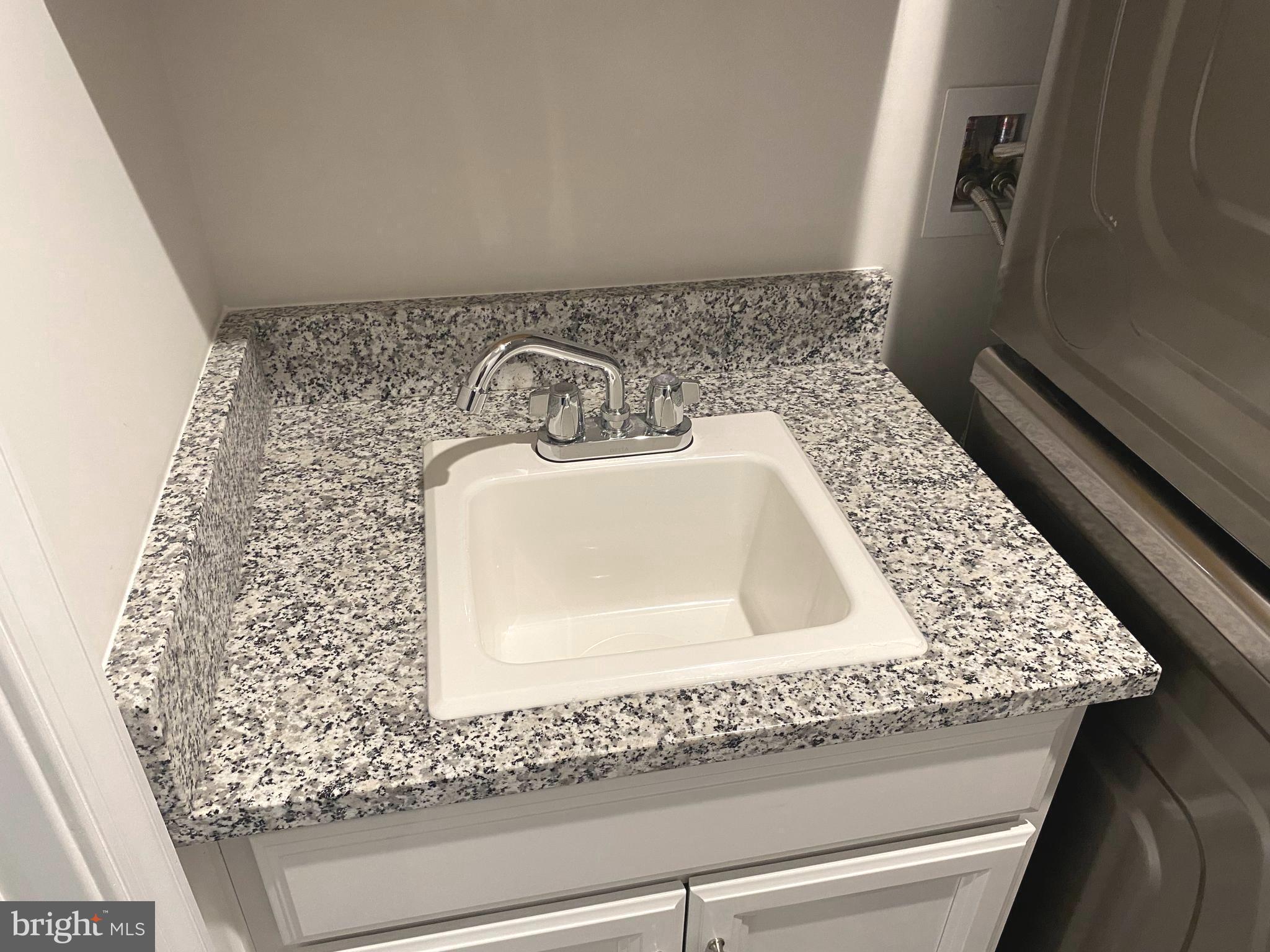 INDEPENDENCE SQUARE - Residential Lease