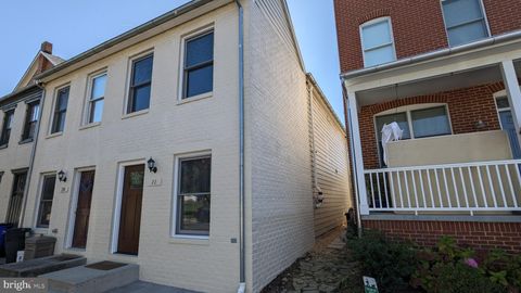 Townhouse For Sale - 22 W Seventh Street<br/> Frederick County, FREDERICK, MD 21701
