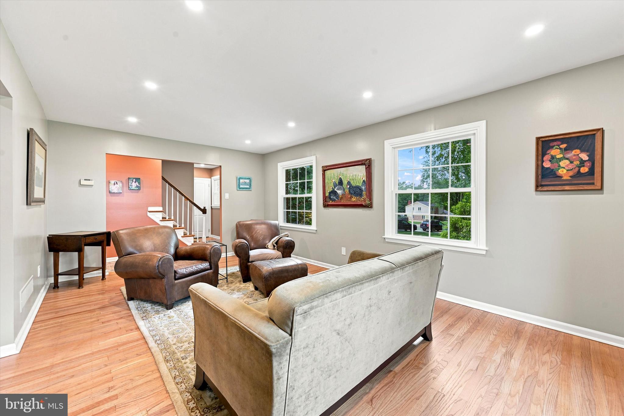 7 MANOR VIEW CIRCLE