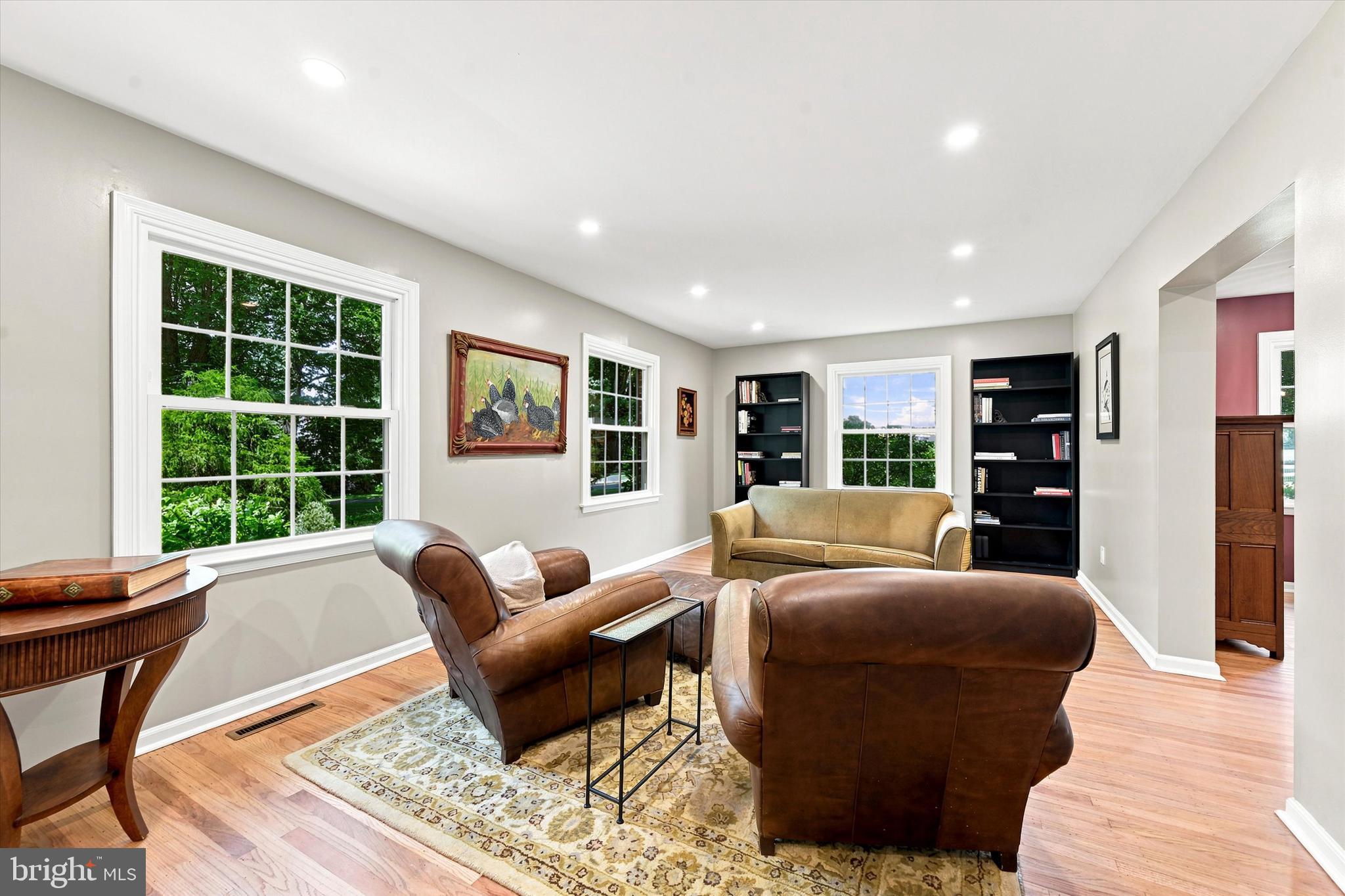 7 MANOR VIEW CIRCLE