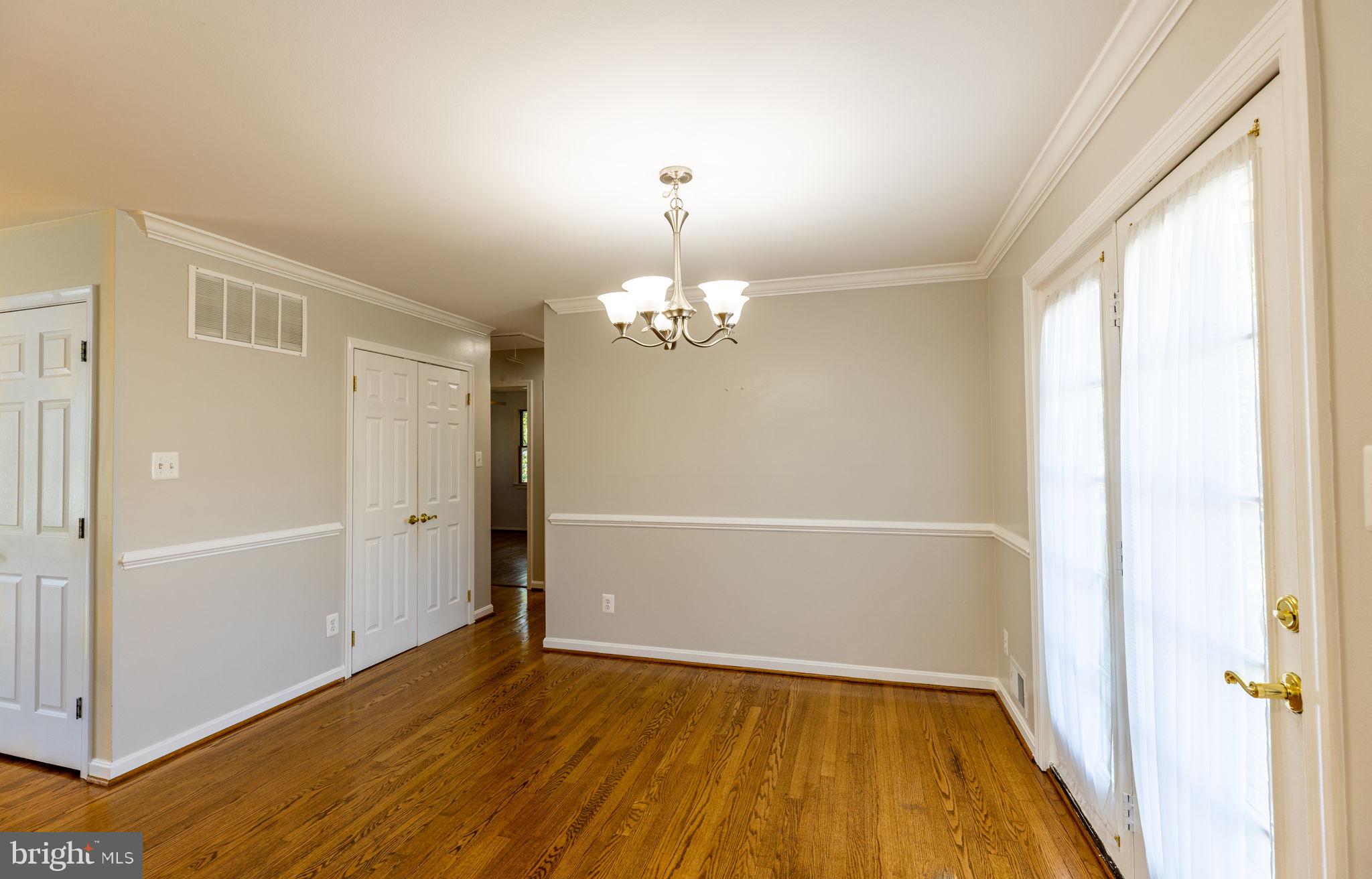 COUNTRY CLUB MANOR - Residential