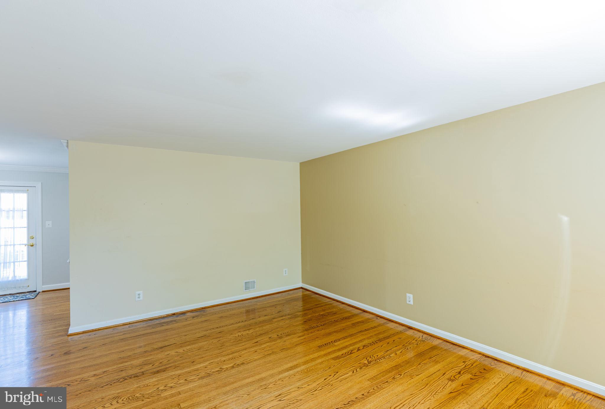 COUNTRY CLUB MANOR - Residential