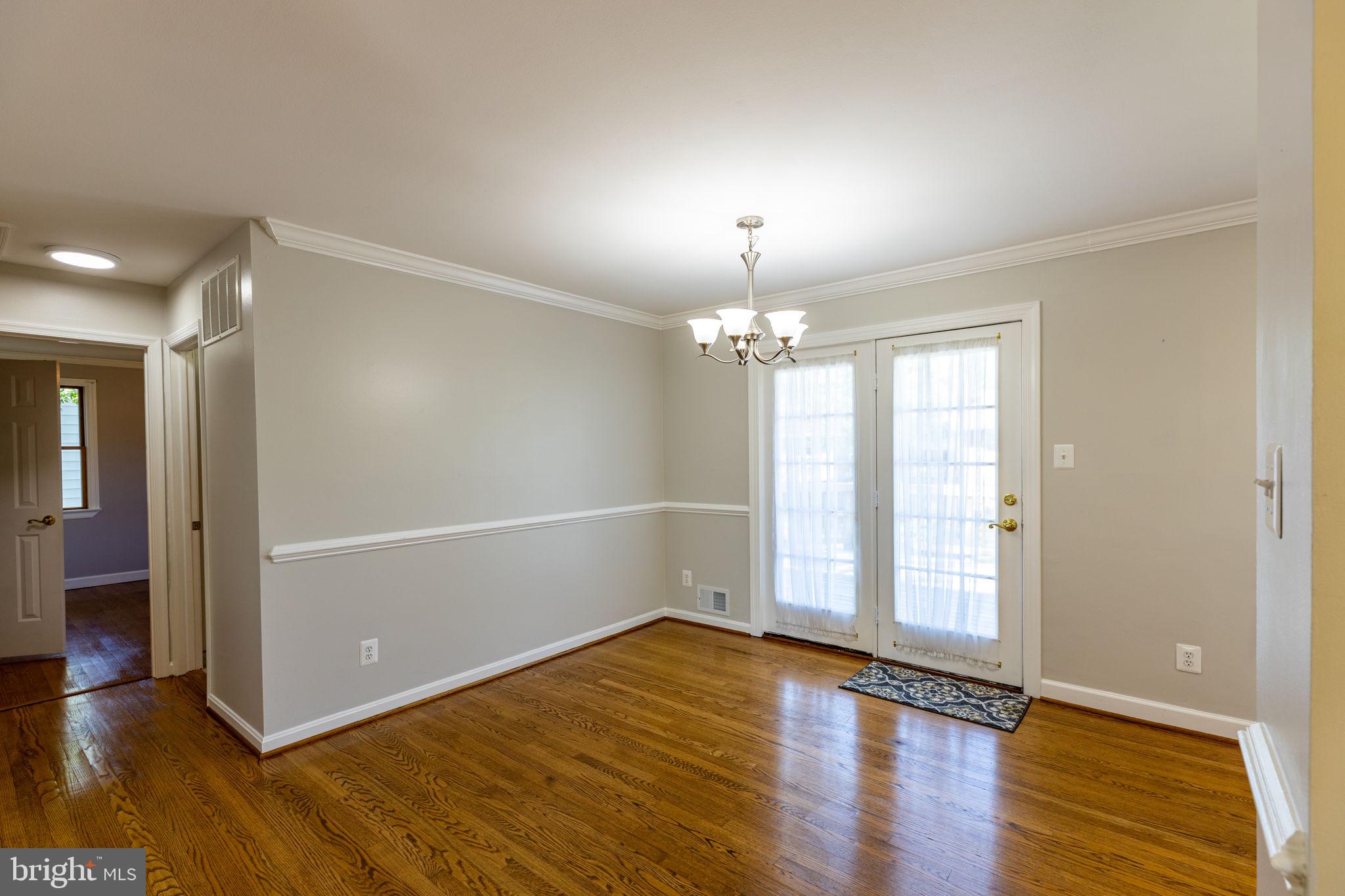 COUNTRY CLUB MANOR - Residential