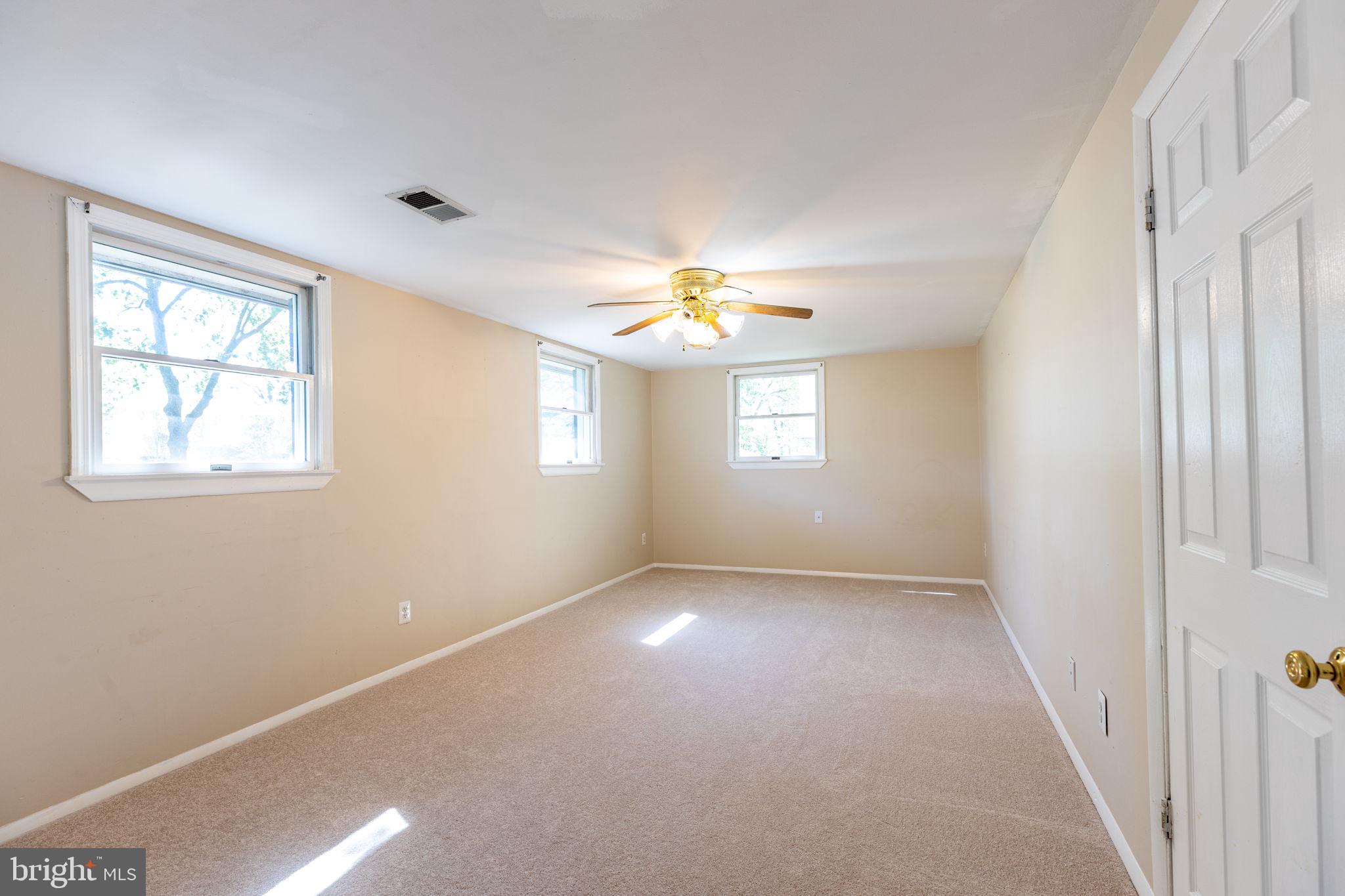 COUNTRY CLUB MANOR - Residential