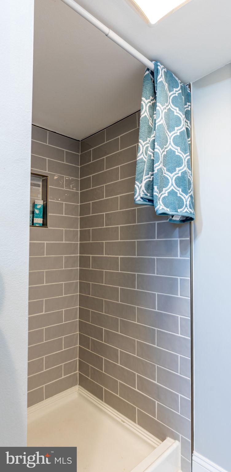 COUNTRY CLUB MANOR - Residential