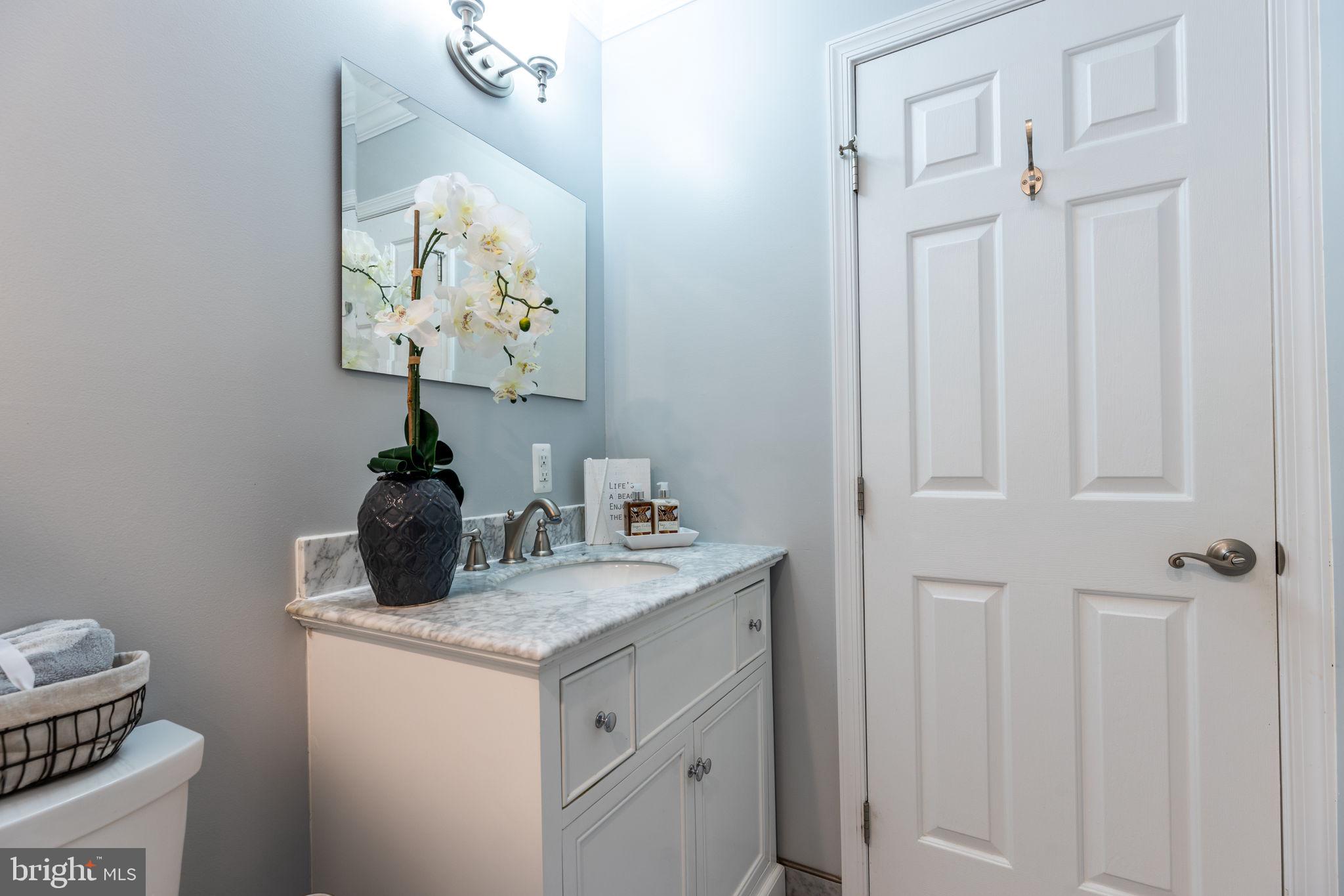 COUNTRY CLUB MANOR - Residential