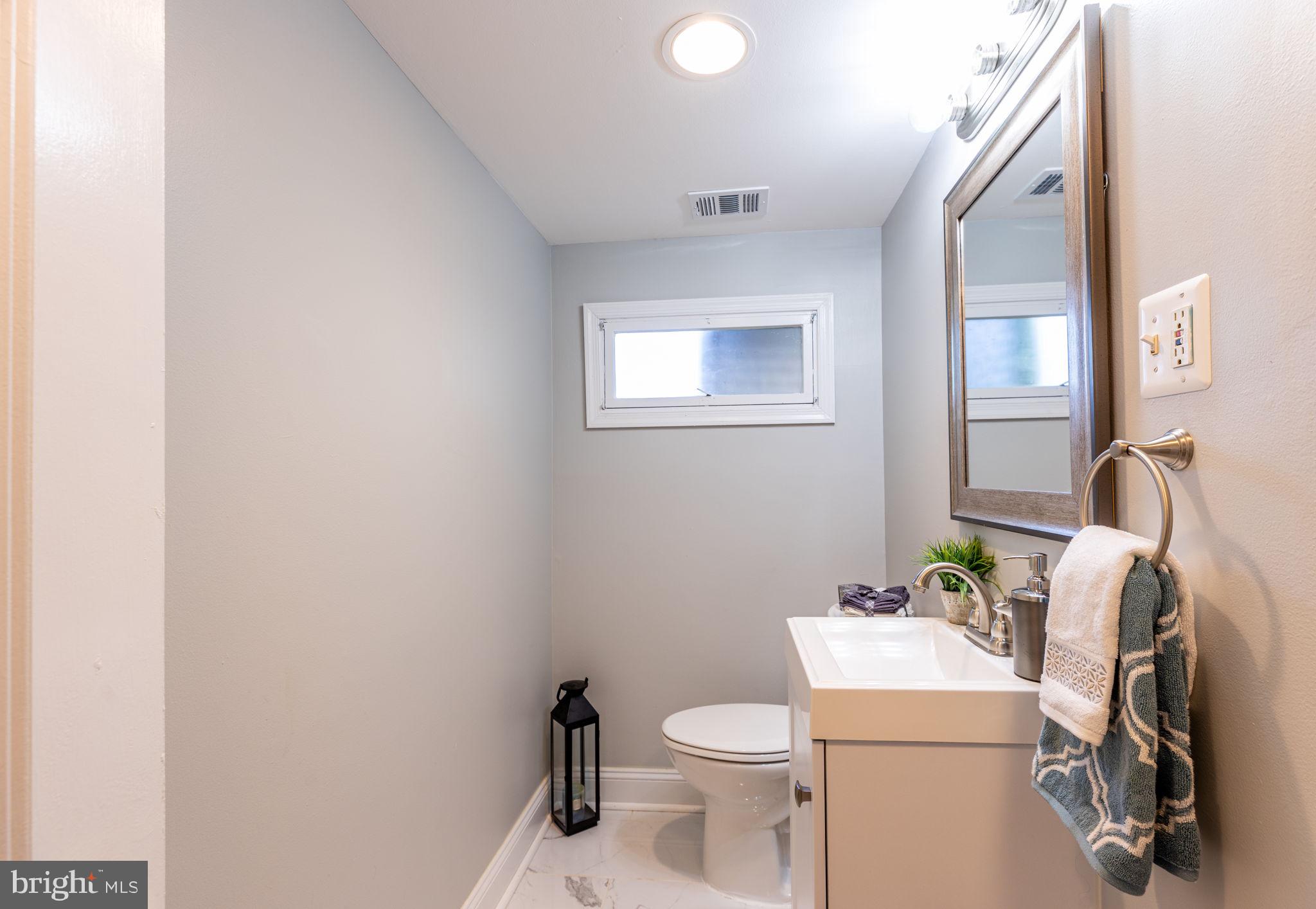 COUNTRY CLUB MANOR - Residential