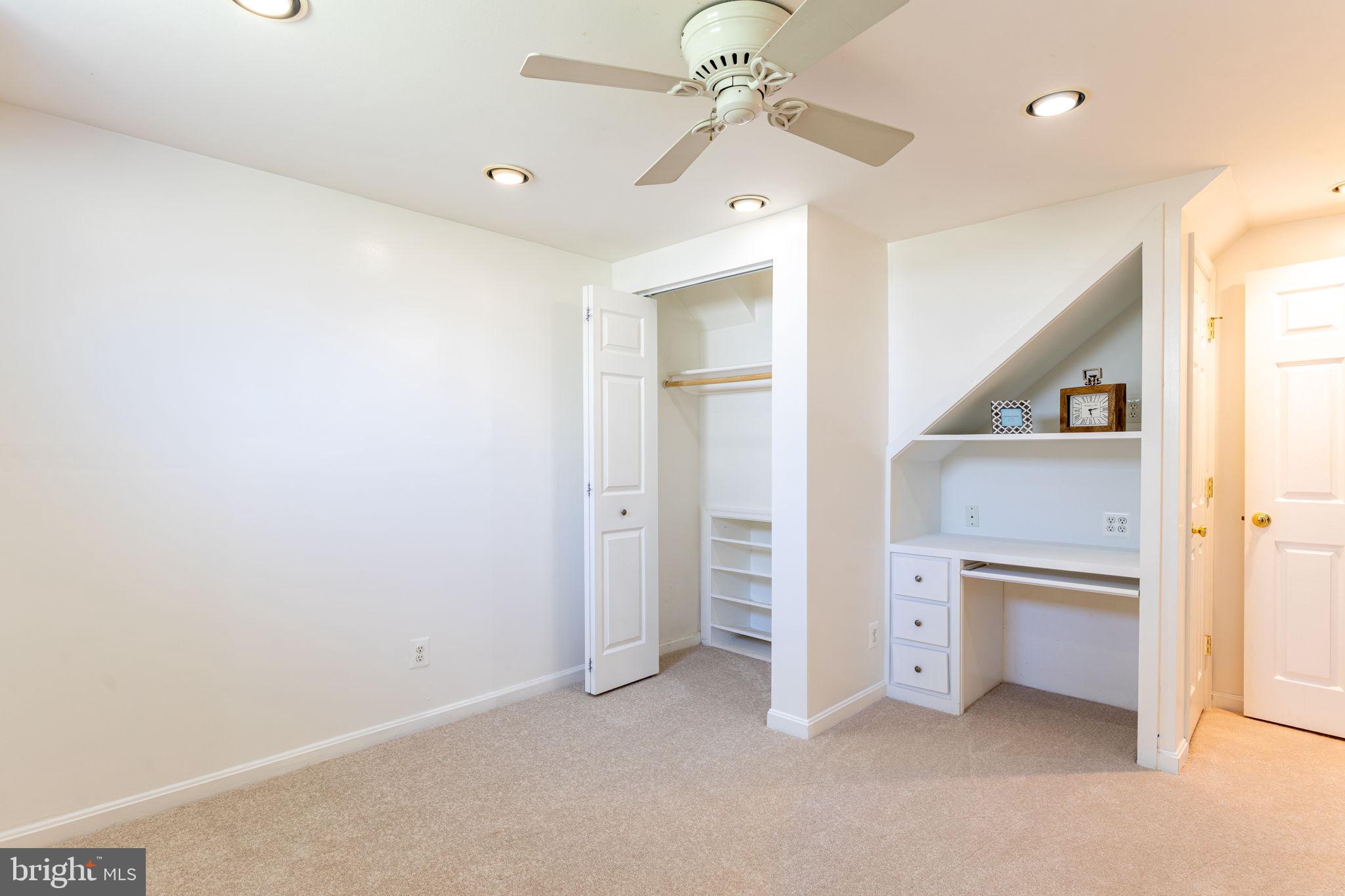 COUNTRY CLUB MANOR - Residential