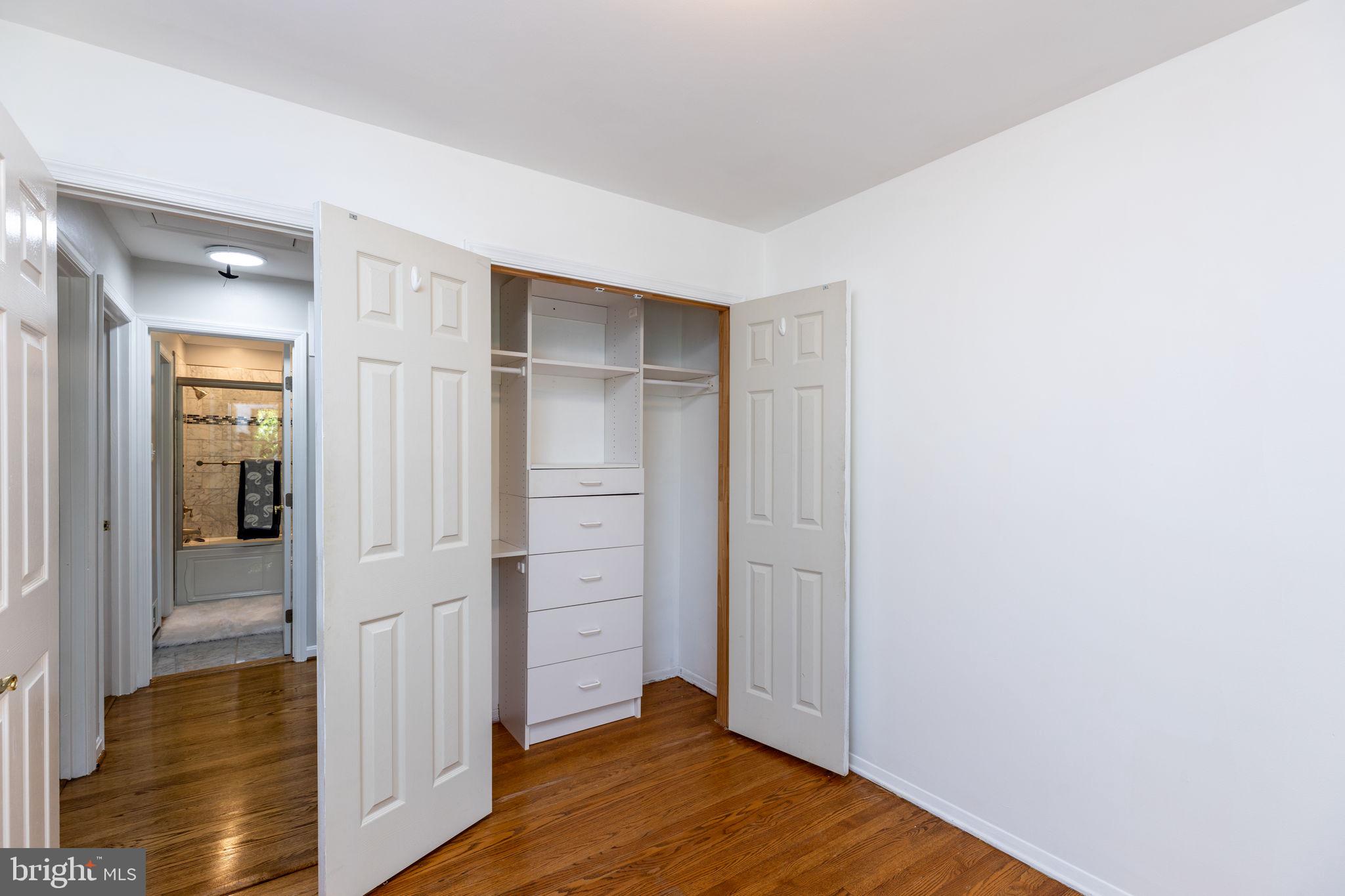 COUNTRY CLUB MANOR - Residential