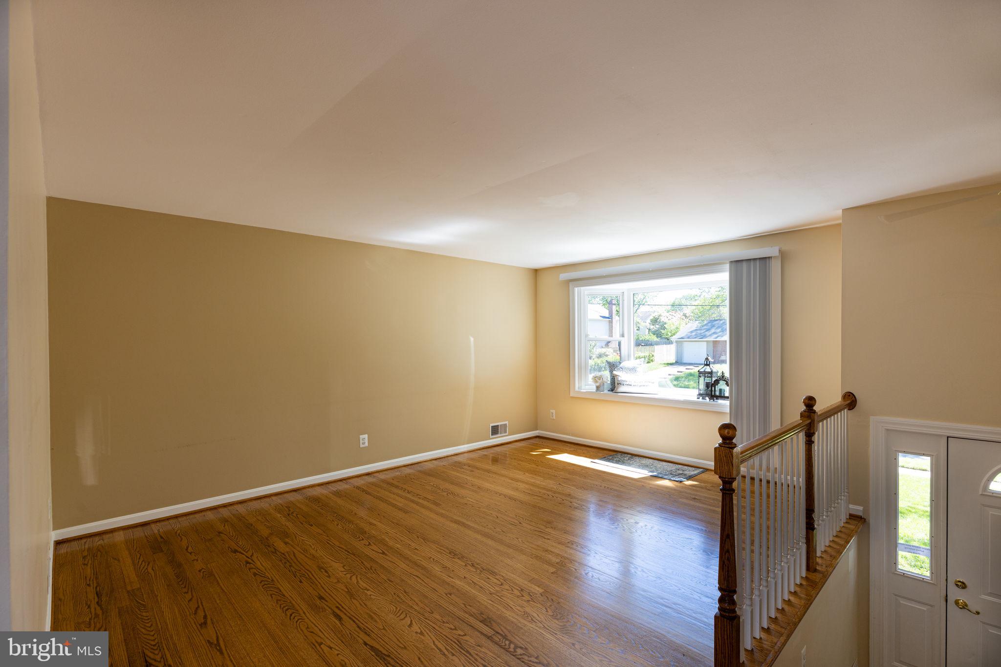 COUNTRY CLUB MANOR - Residential