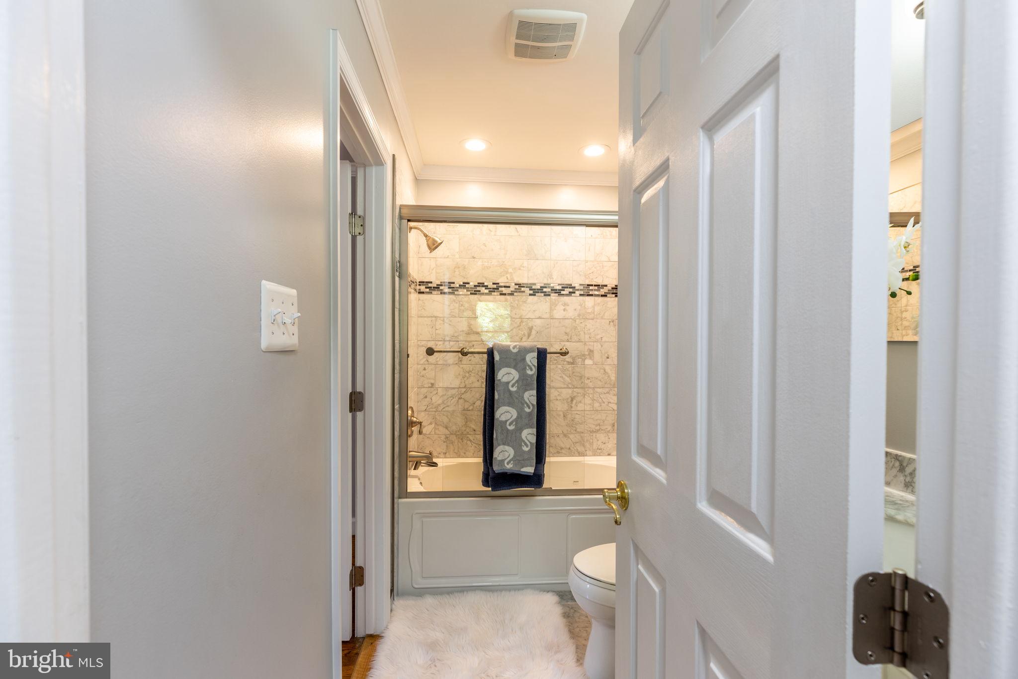 COUNTRY CLUB MANOR - Residential