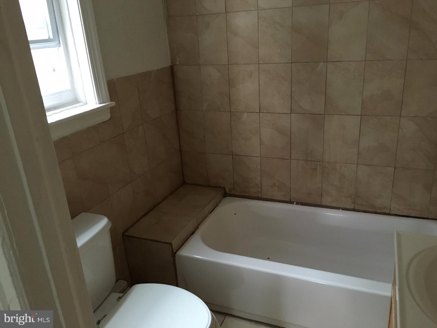 QUEEN VILLAGE - Residential Income