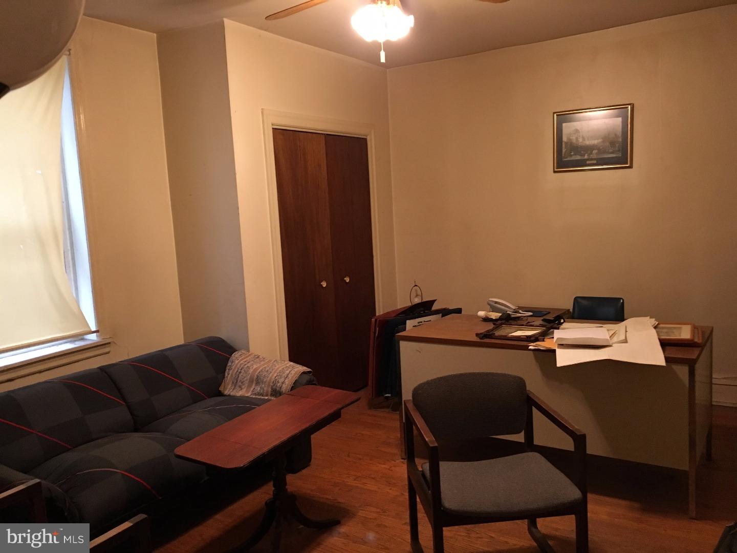 QUEEN VILLAGE - Residential Income