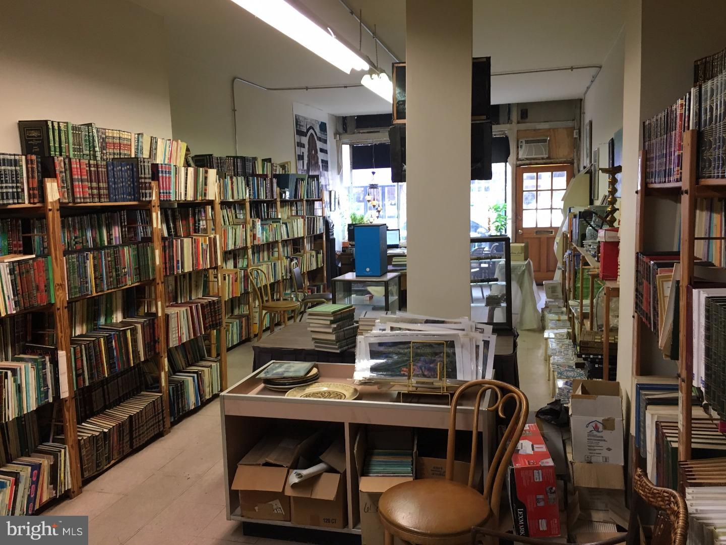 QUEEN VILLAGE - Residential Income