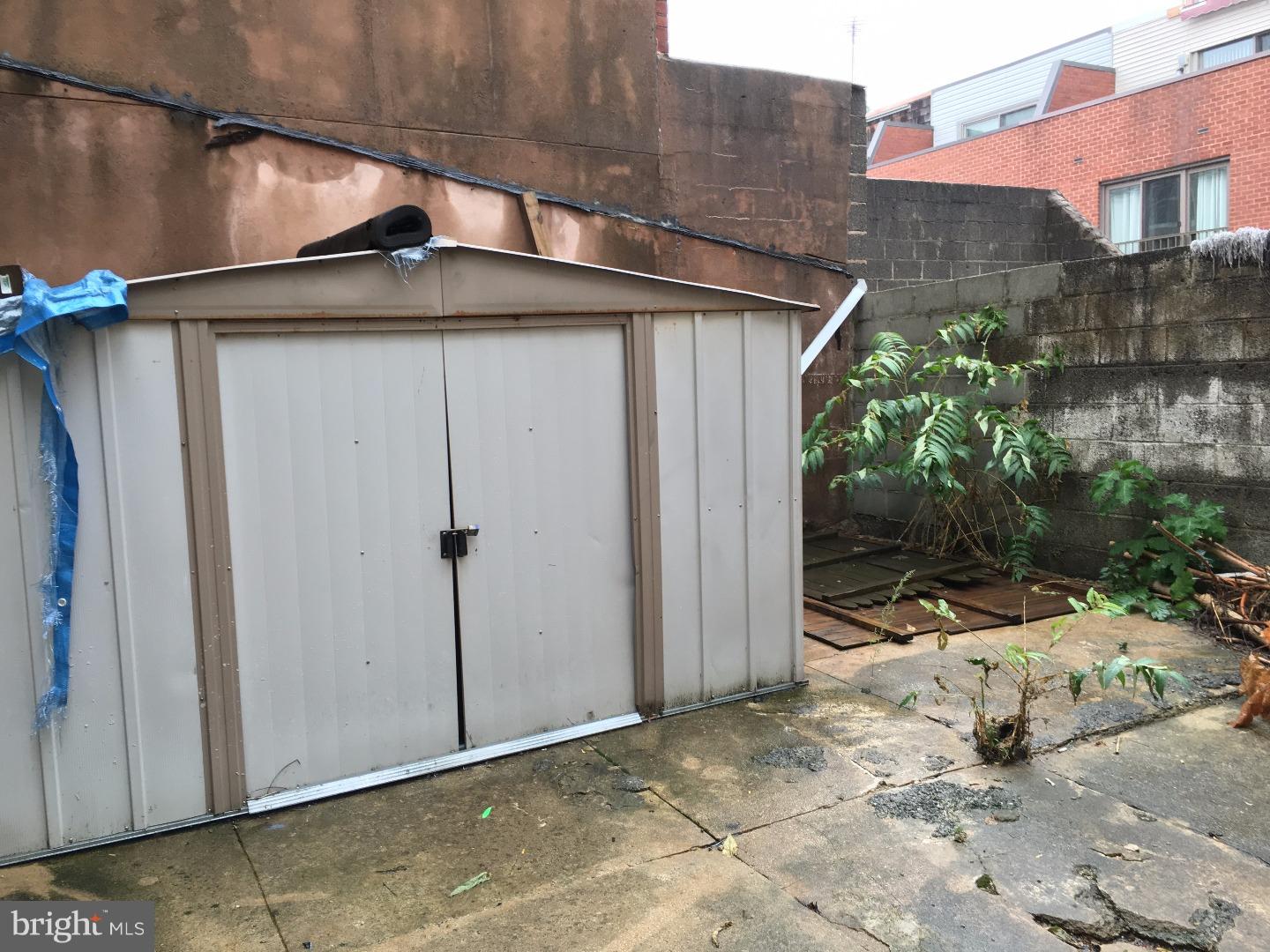 QUEEN VILLAGE - Residential Income