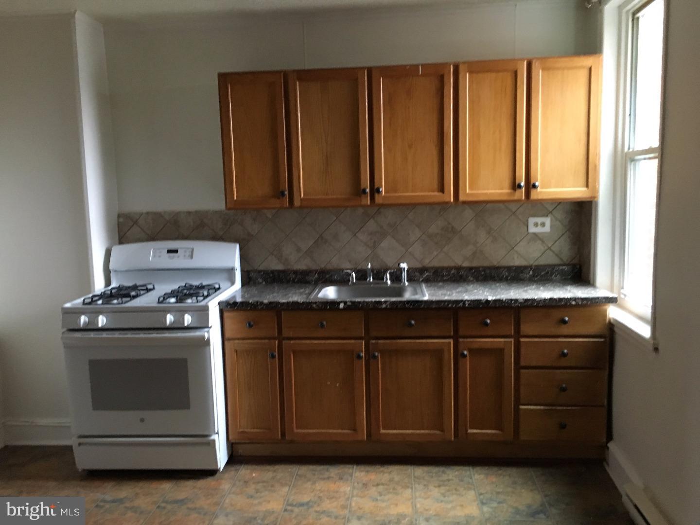 QUEEN VILLAGE - Residential Income