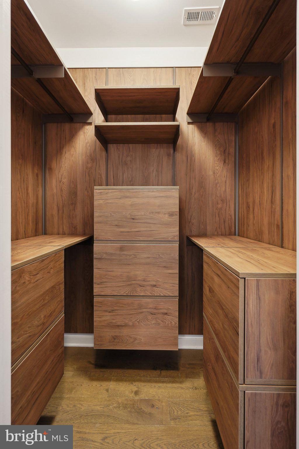 BOULEVARD VI TOWNS - Residential Lease