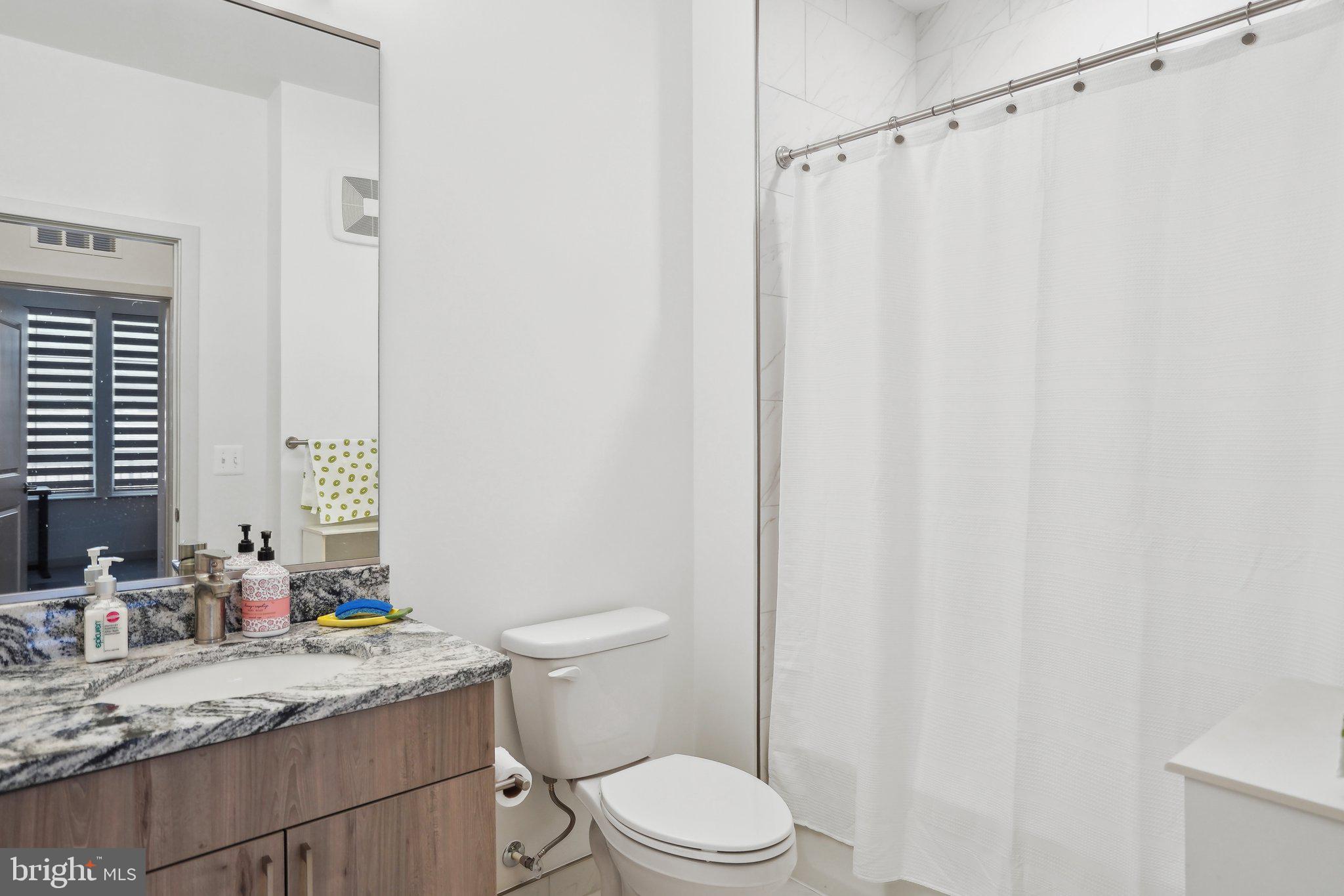 BOULEVARD VI TOWNS - Residential Lease