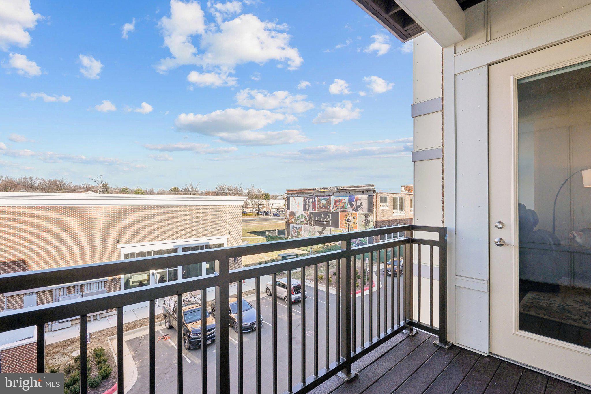 BOULEVARD VI TOWNS - Residential Lease