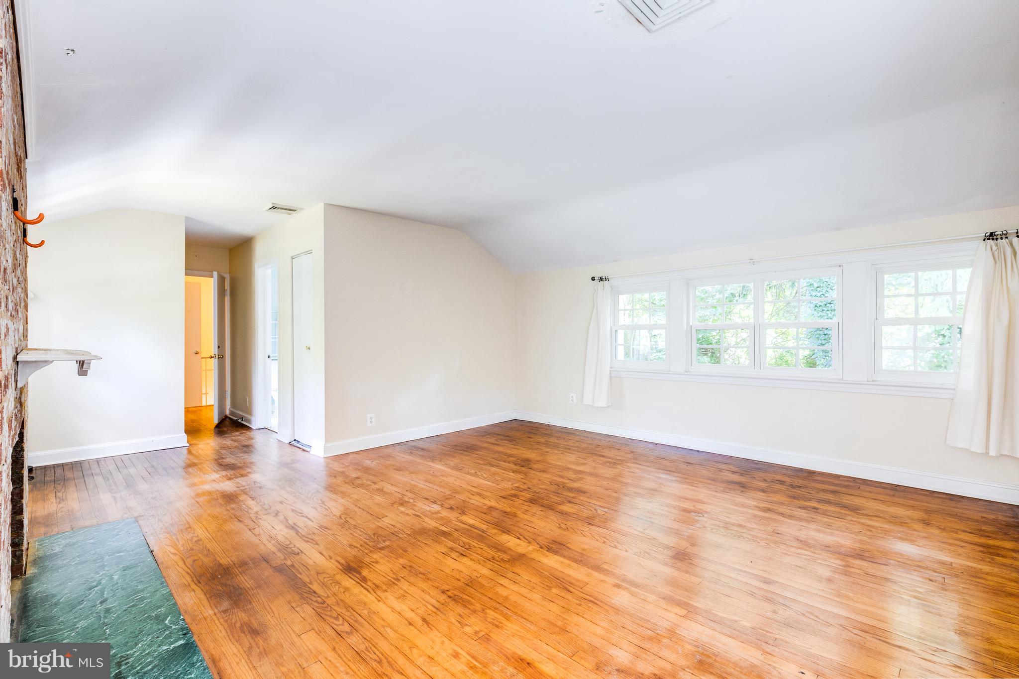 SLEEPY HOLLOW - Residential Lease