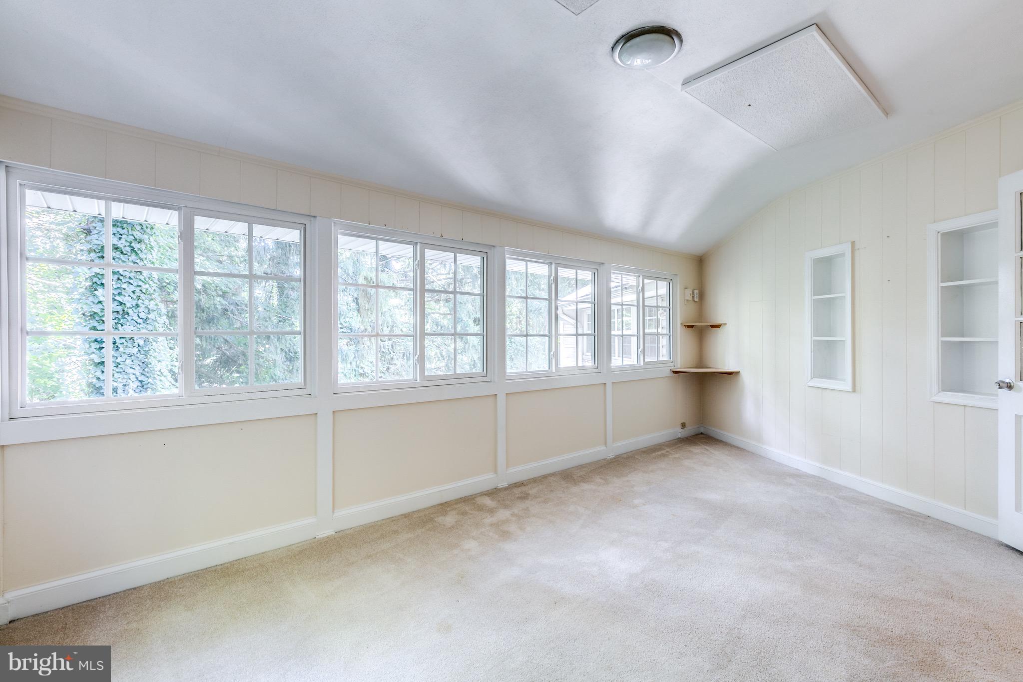 SLEEPY HOLLOW - Residential Lease