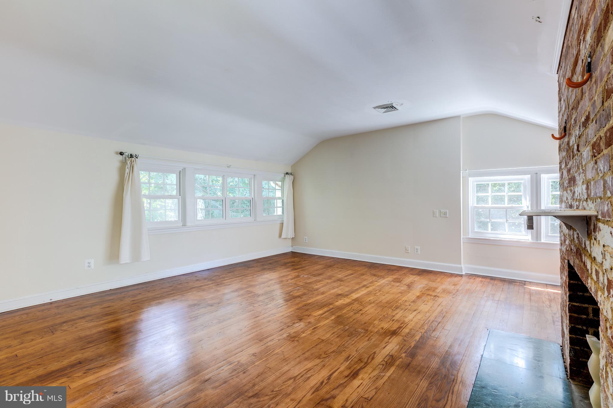 SLEEPY HOLLOW - Residential Lease