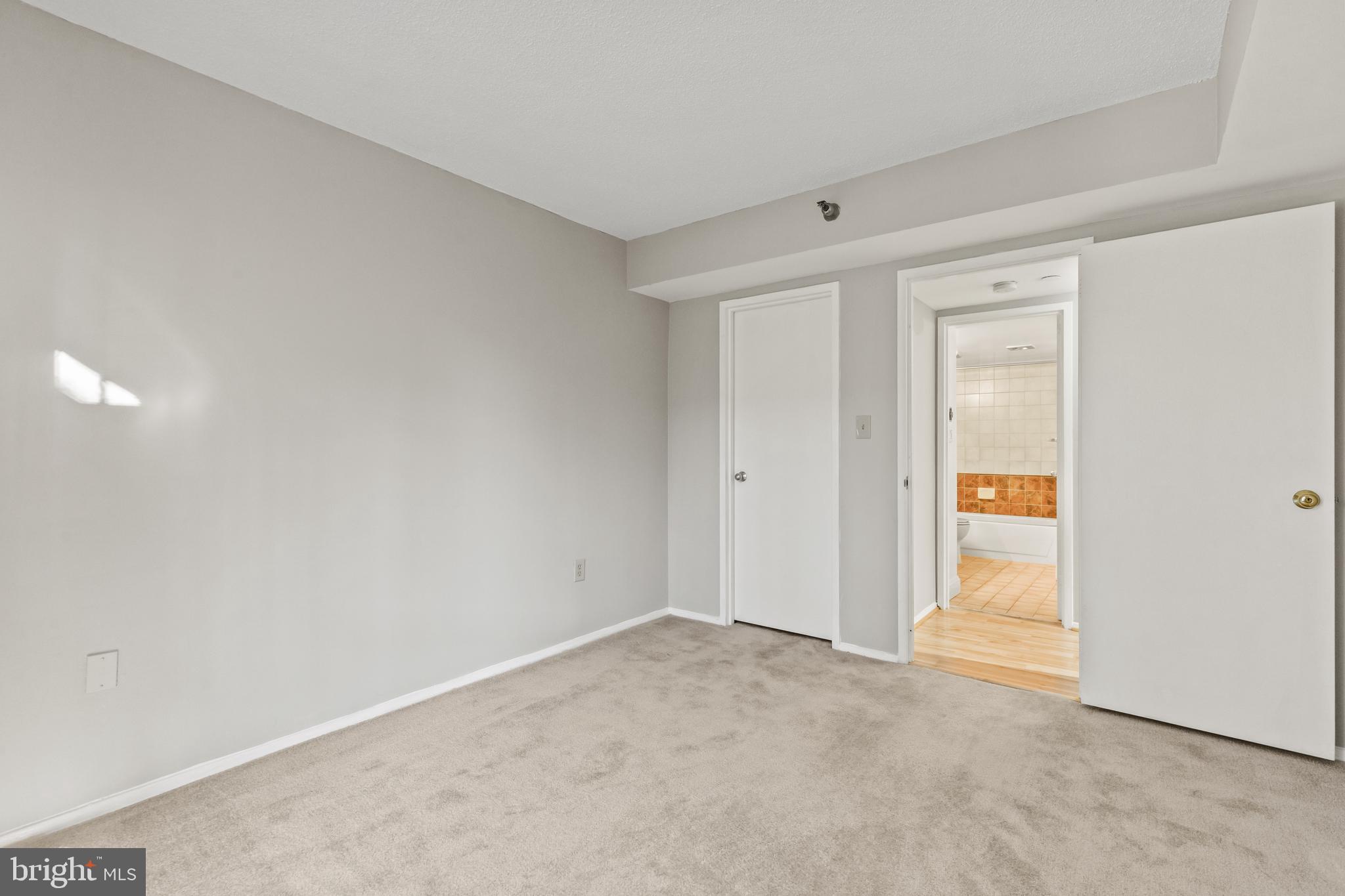 ENCORE OF MCLEAN - Residential Lease