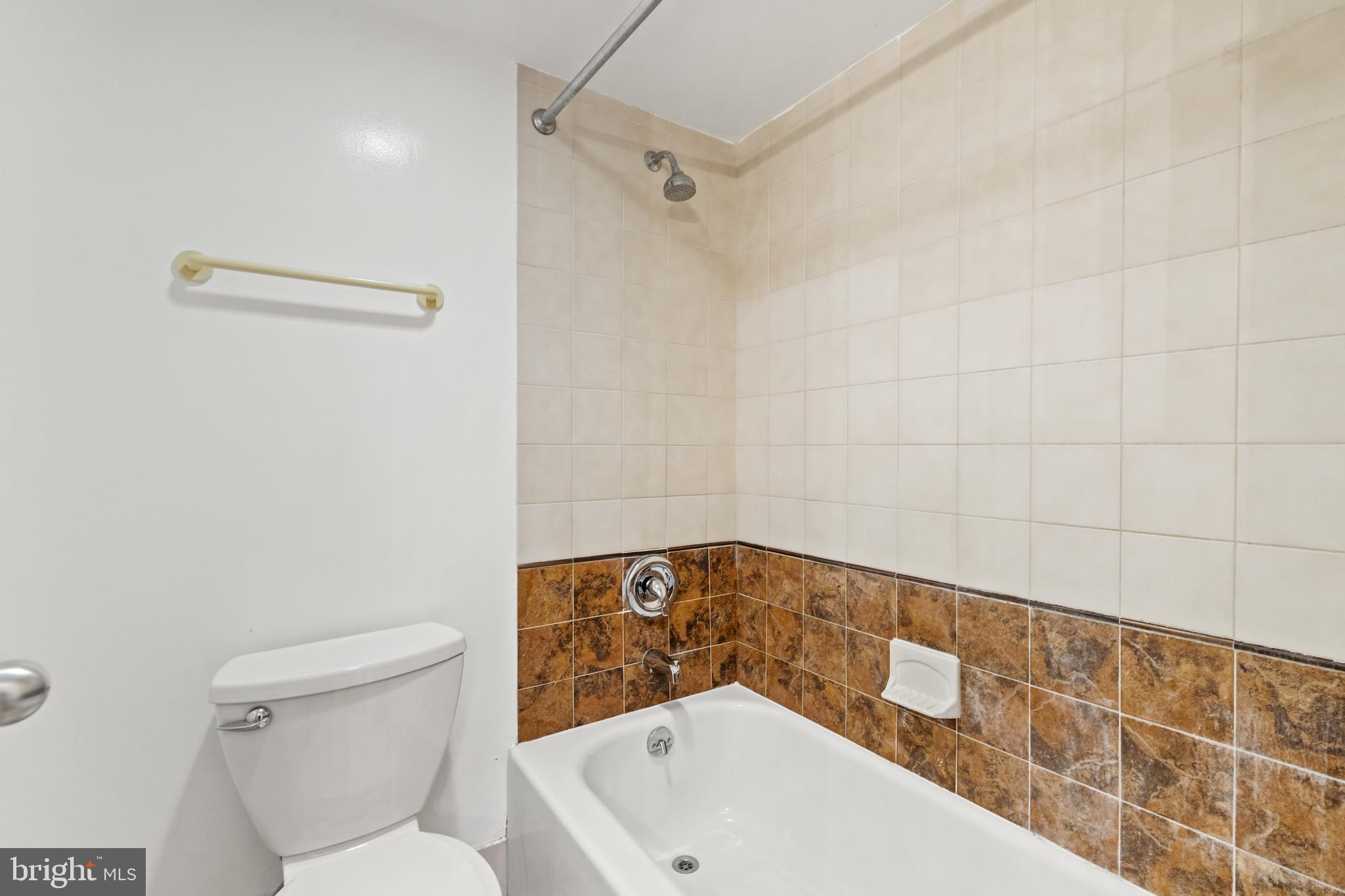 ENCORE OF MCLEAN - Residential Lease