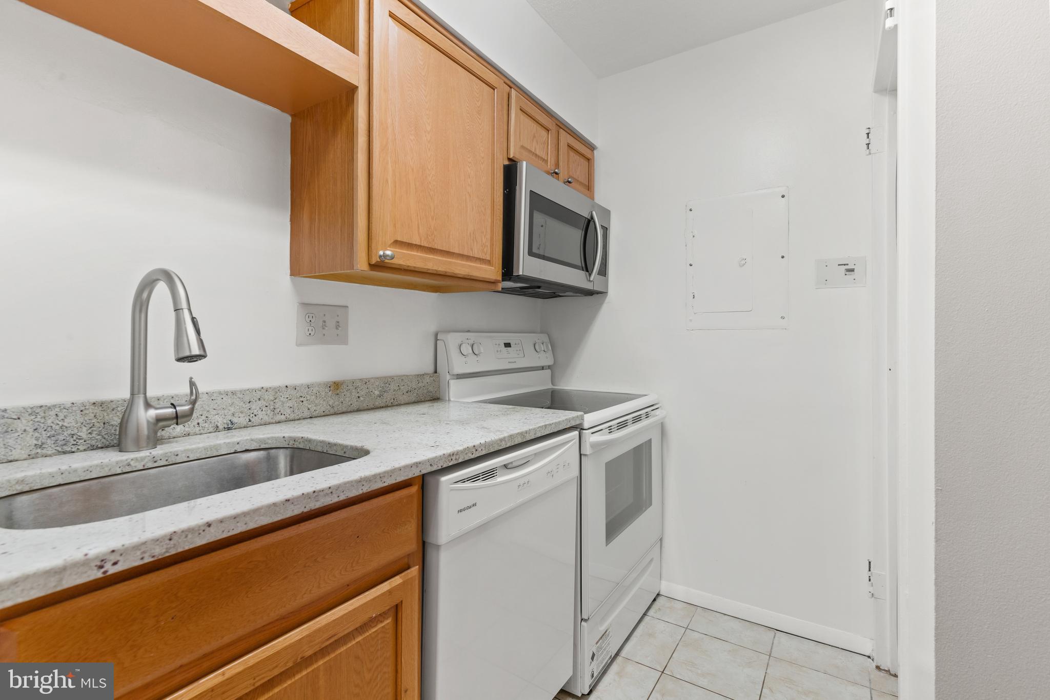 ENCORE OF MCLEAN - Residential Lease