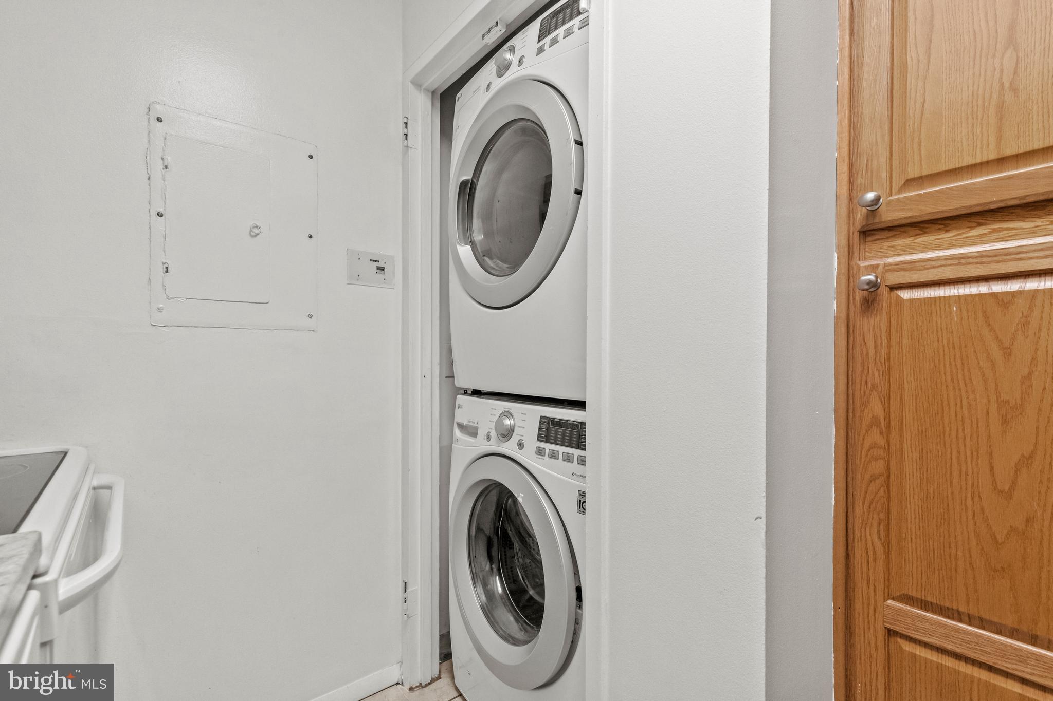 ENCORE OF MCLEAN - Residential Lease