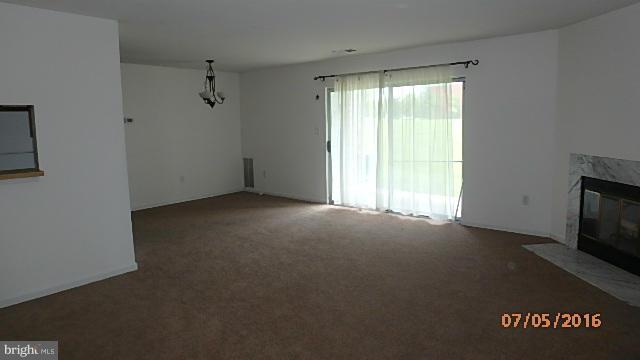 CROMWELL FOUNTAIN - Residential