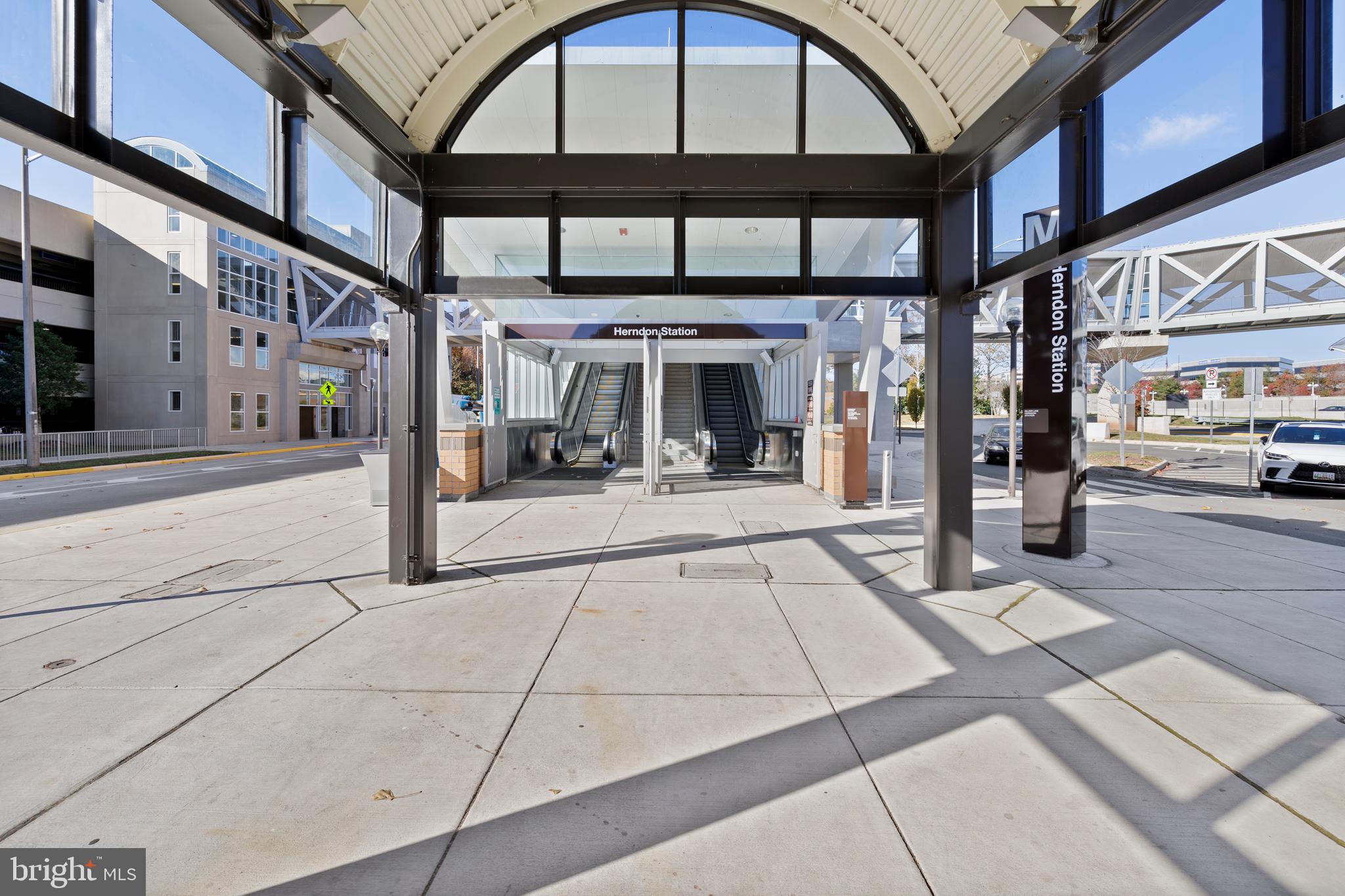 DISCOVERY SQUARE - Residential