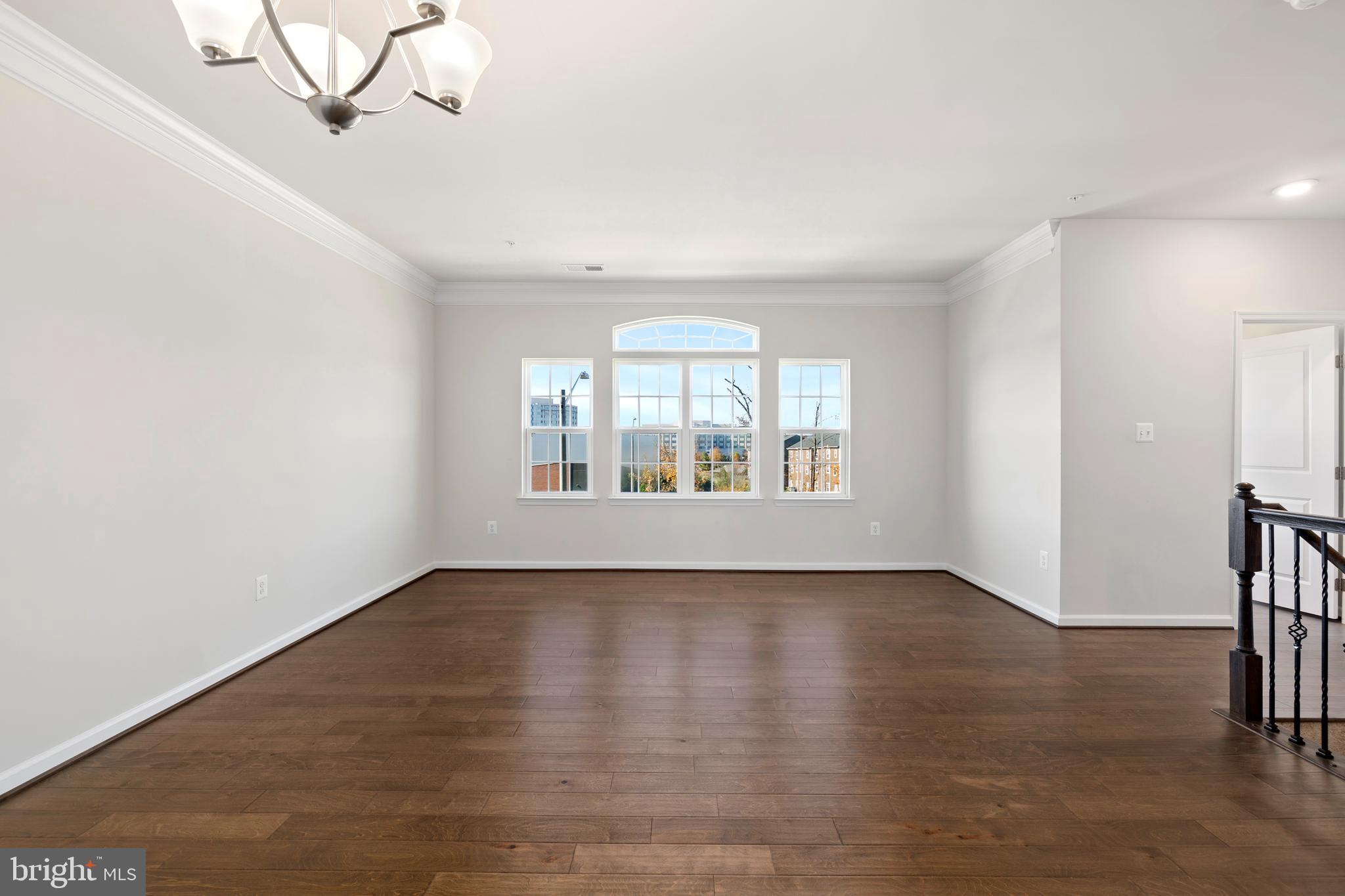 DISCOVERY SQUARE - Residential