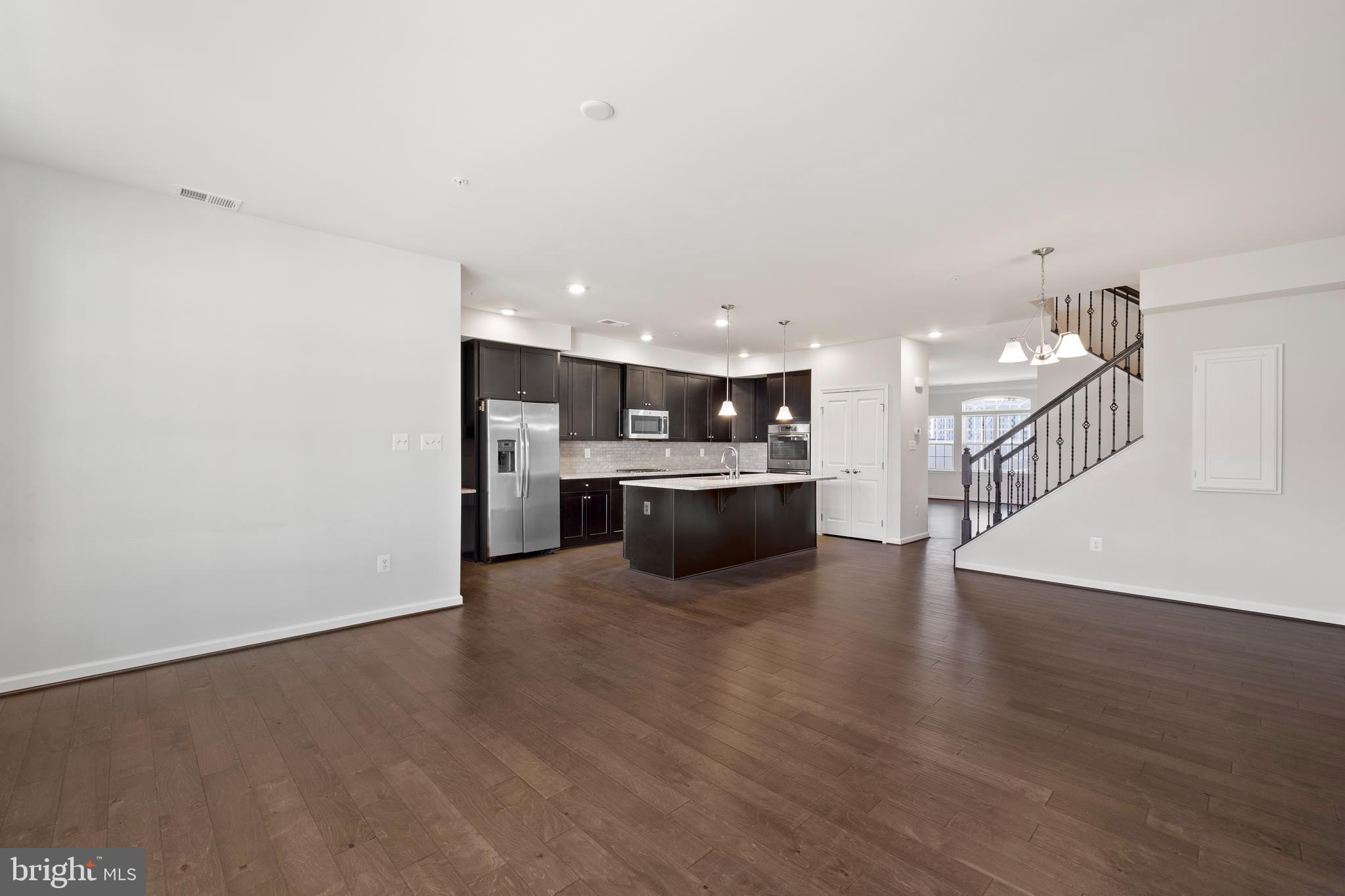 DISCOVERY SQUARE - Residential