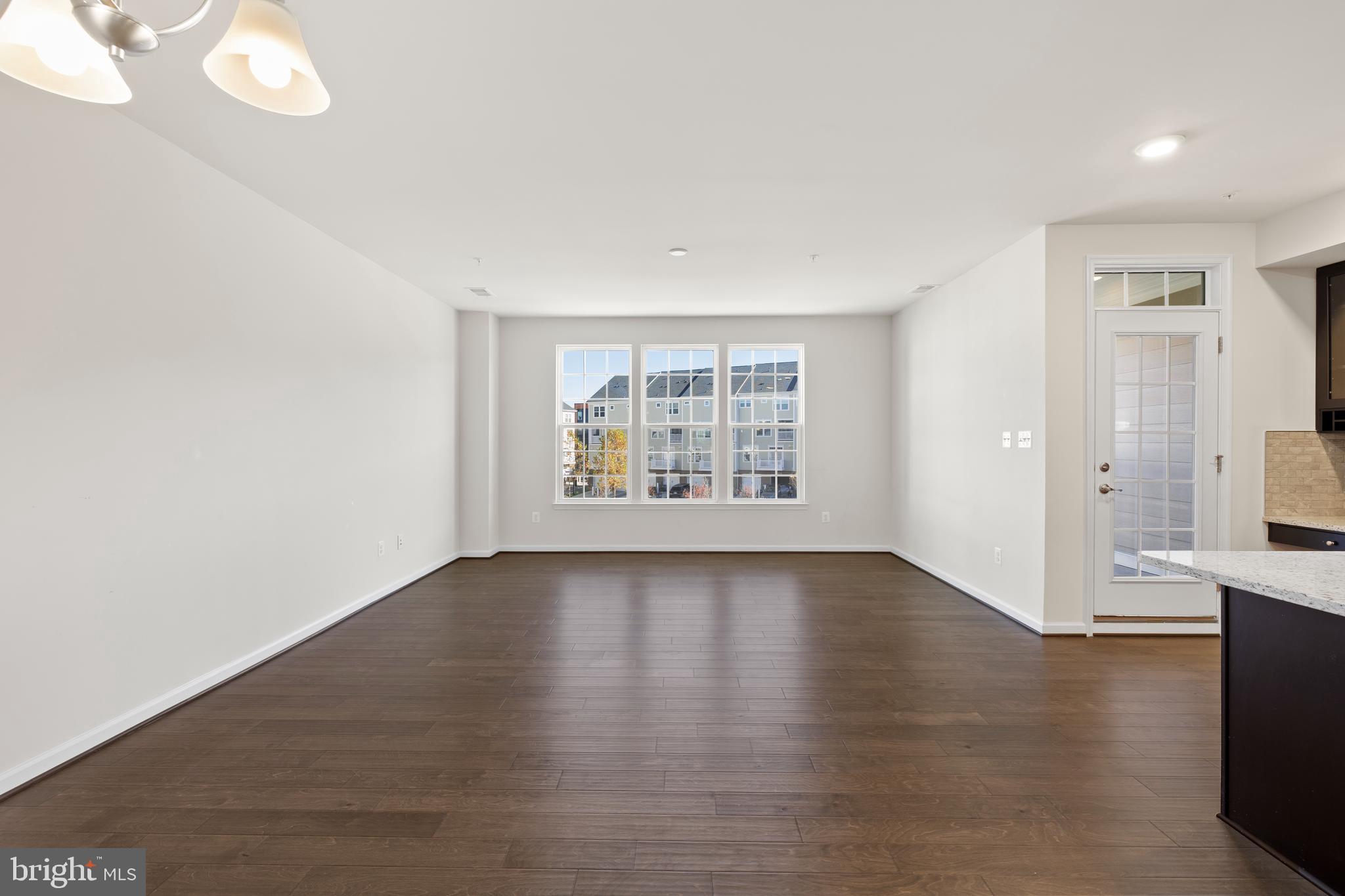 DISCOVERY SQUARE - Residential