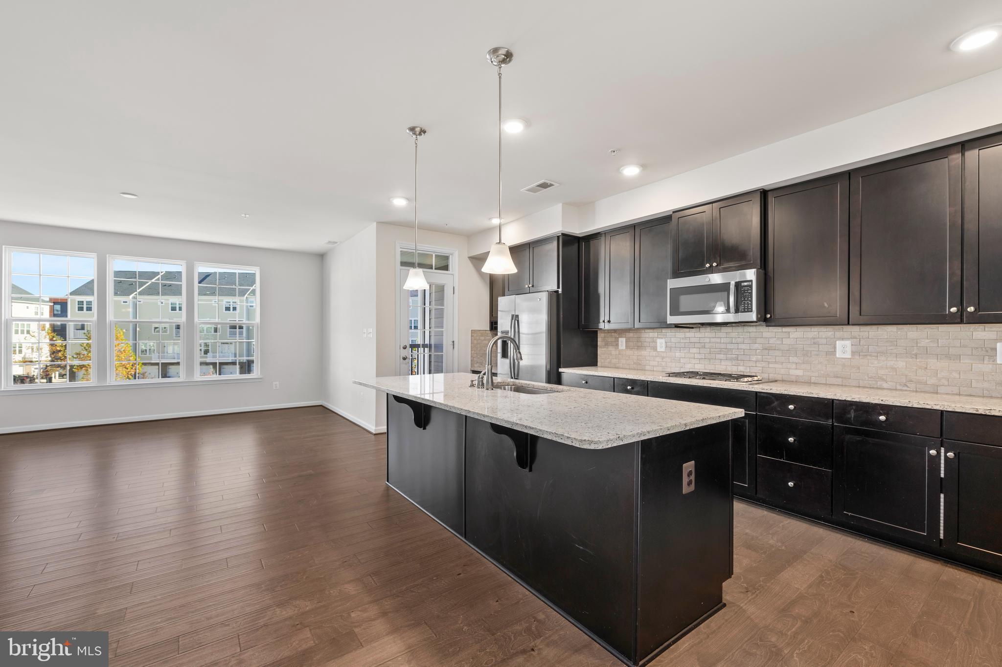 DISCOVERY SQUARE - Residential