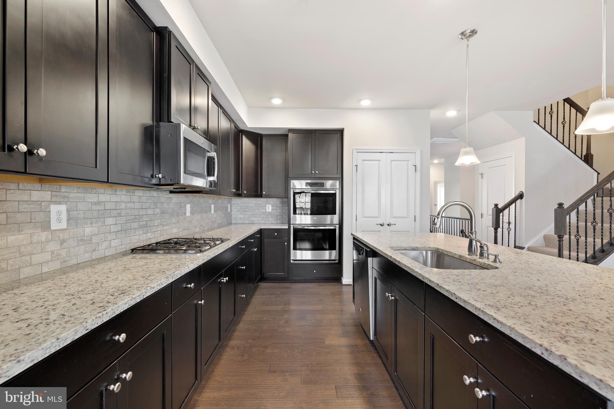 DISCOVERY SQUARE - Residential