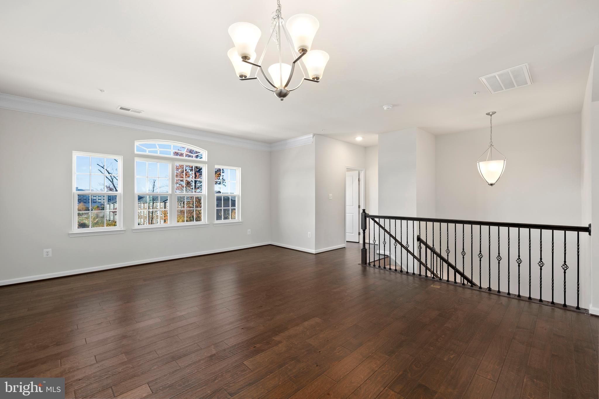 DISCOVERY SQUARE - Residential