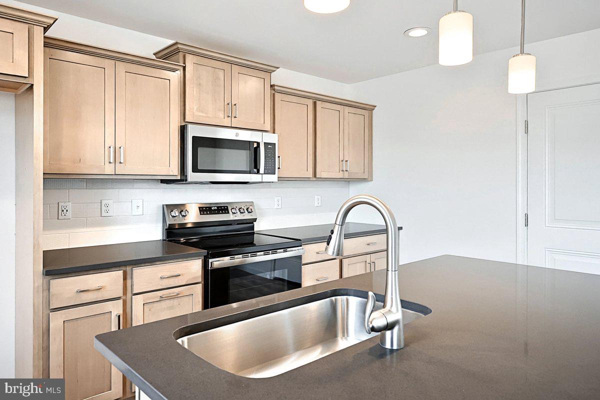 STONE MILL ESTATES - Residential