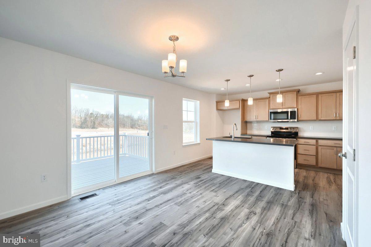 STONE MILL ESTATES - Residential