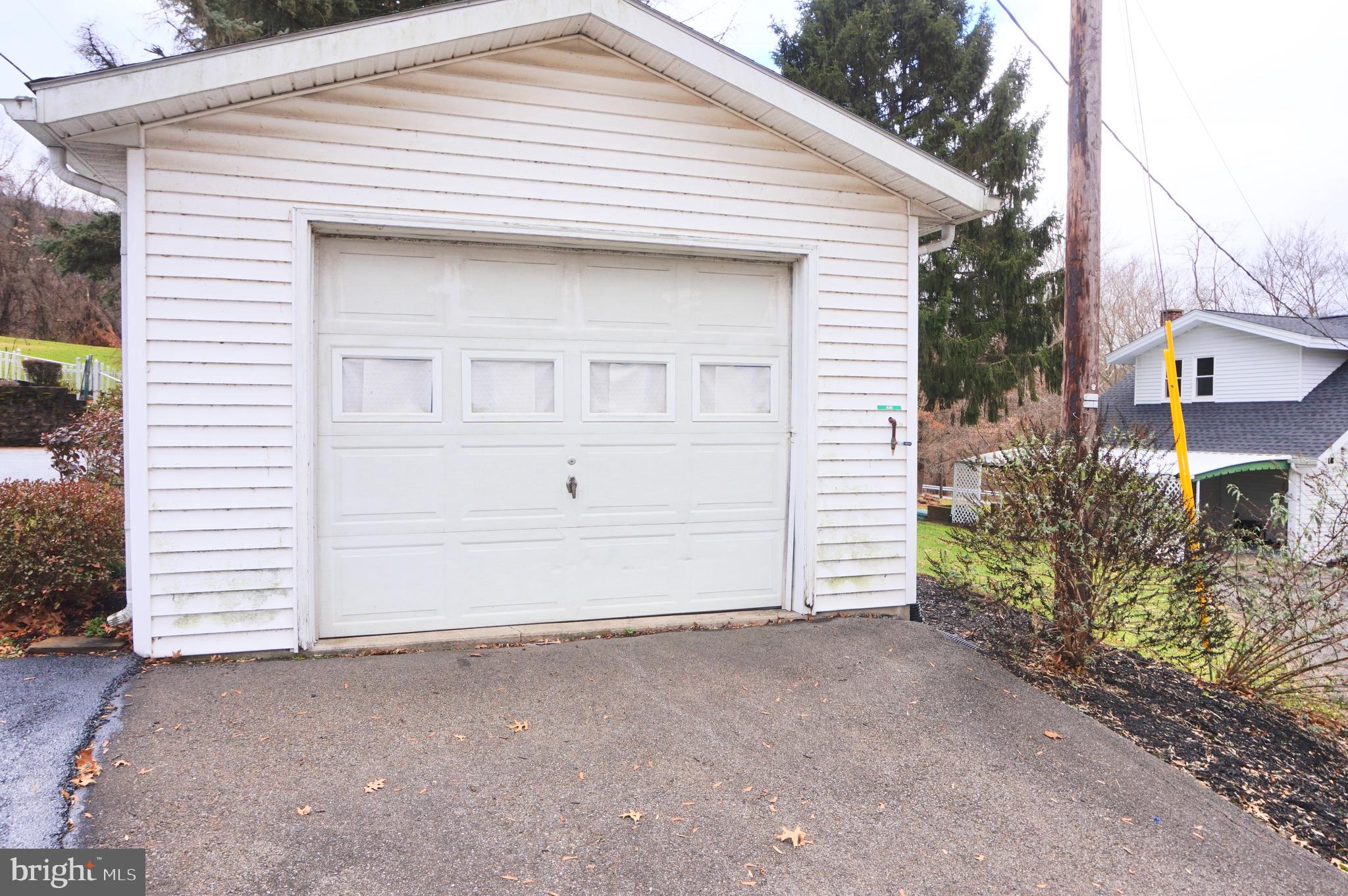 MILLERSBURG - Residential