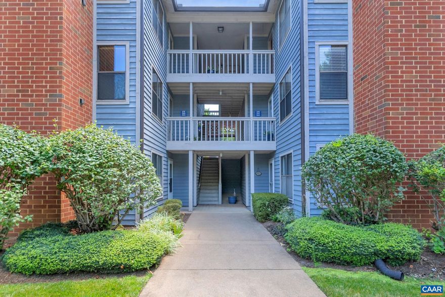 One level living in premium location in Pantops! 2 Bedroom, 2 bath condo in desirable Overlook condominiums offer ideal proximity to shopping, hospitals, restaurants and more. No stairs in this ground floor apartment offering spacious bedrooms and comfortable floor plan. The light filled family room features gas fireplace, access to screened porch and opens to the dining area. The kitchen has ample storage space with plenty of cabinets and countertop space, and opens to family room for ease of entertaining. Master bedroom features attached master bath and walk-in closet. Guest bedroom and 2nd full bath plus screened in porch complete the living space. New HVAC- 2018. Overlook Condominiums offers community pool and exterior maintenance, plus water and trash services. Quick close possible!,Formica Counter,Fireplace in Family Room