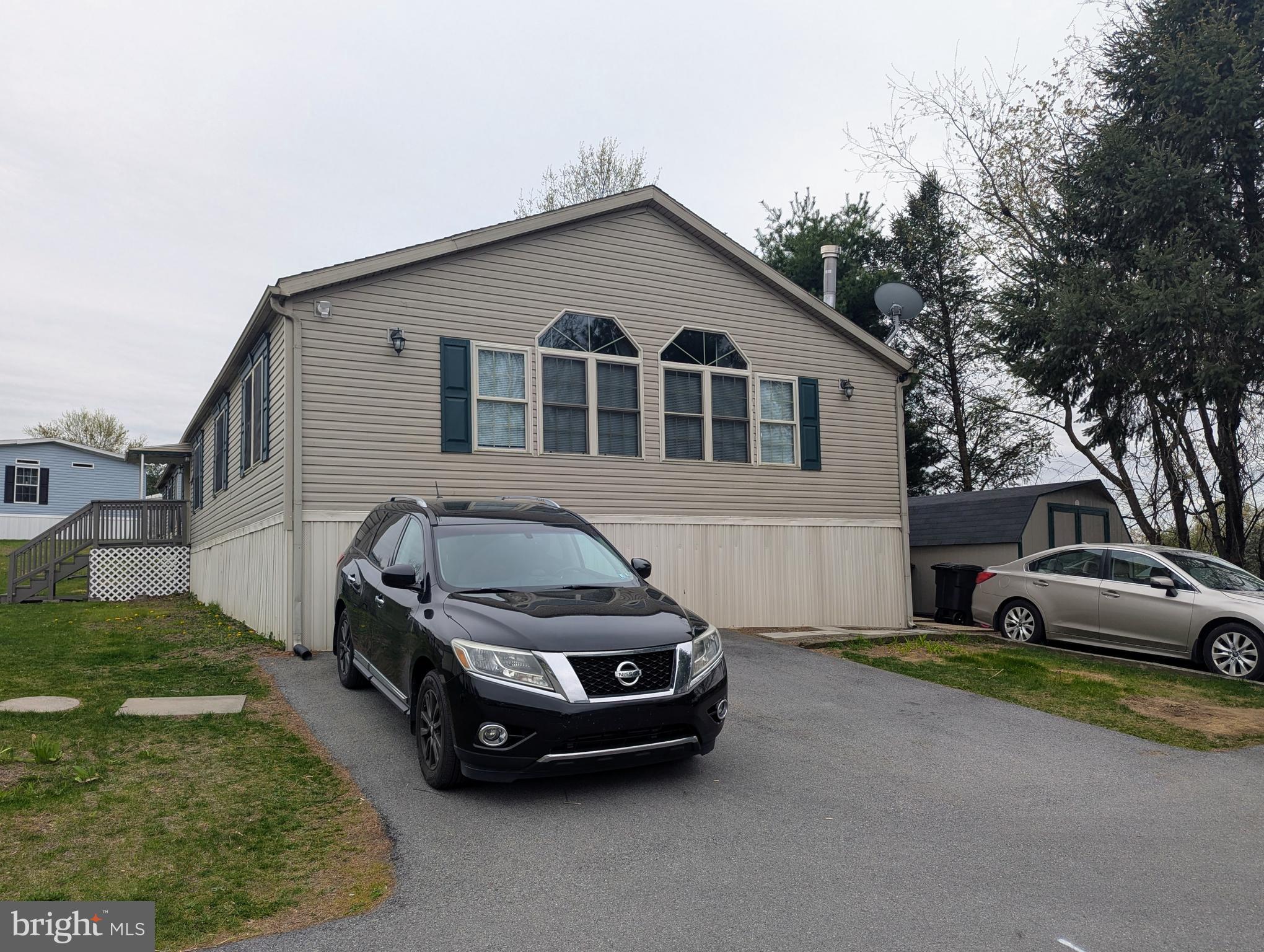 3 HAWTHORNE LANE