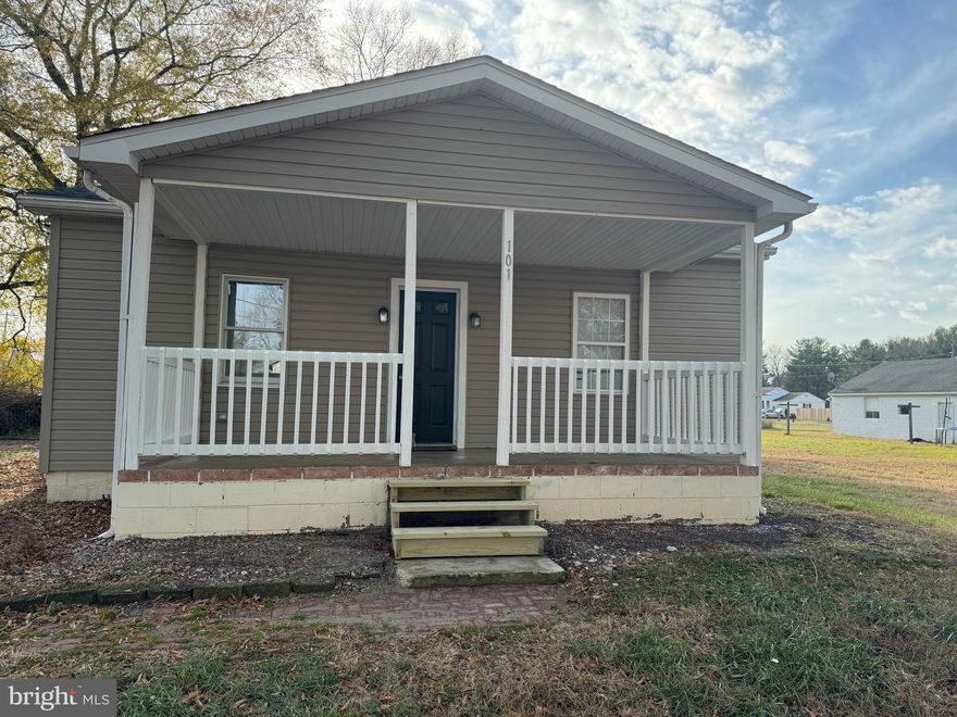 A cottage for an affordable price point. Open floor plan offers a modern take on the classic cottage style.
Kitchen with island offers flexibility in entertainment and day to day use.  HVAC is only a few years old offering central air conditioning. a large bonus room which the current owners use as a bedroom.
Come and see this well priced single family home.
FHA, VA, USDA loans welcome.