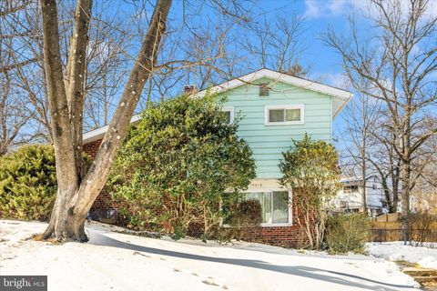 Photo of 10812 Lombardy Road, SILVER SPRING, MD 20901 (MLS # MDMC2216886)