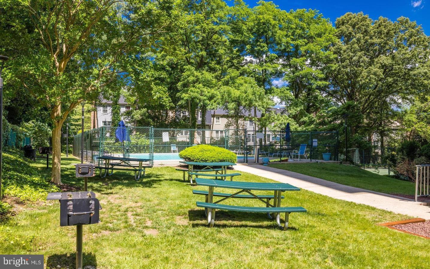 HUNTING CREEK CLUB CONDOMINIUMS - Residential