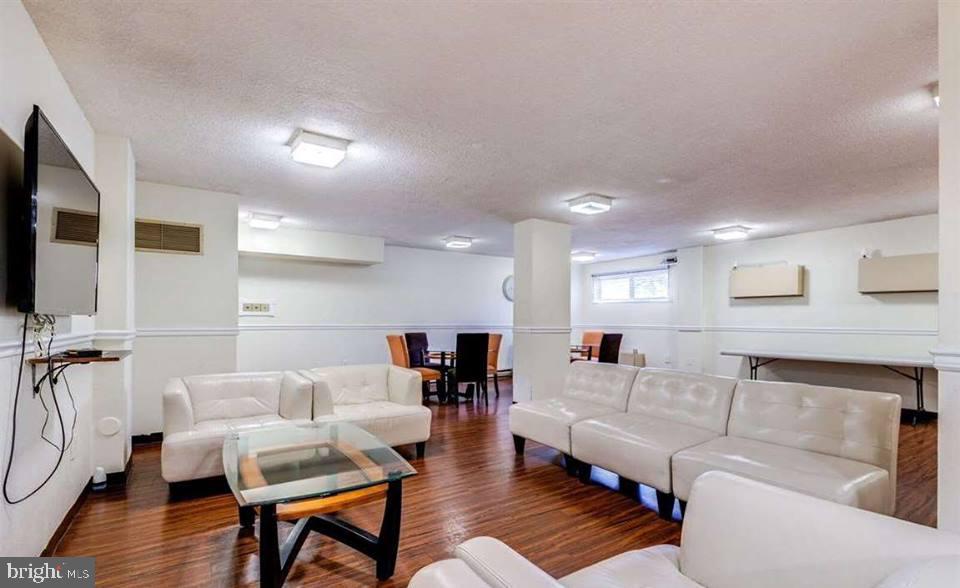 HUNTING CREEK CLUB CONDOMINIUMS - Residential