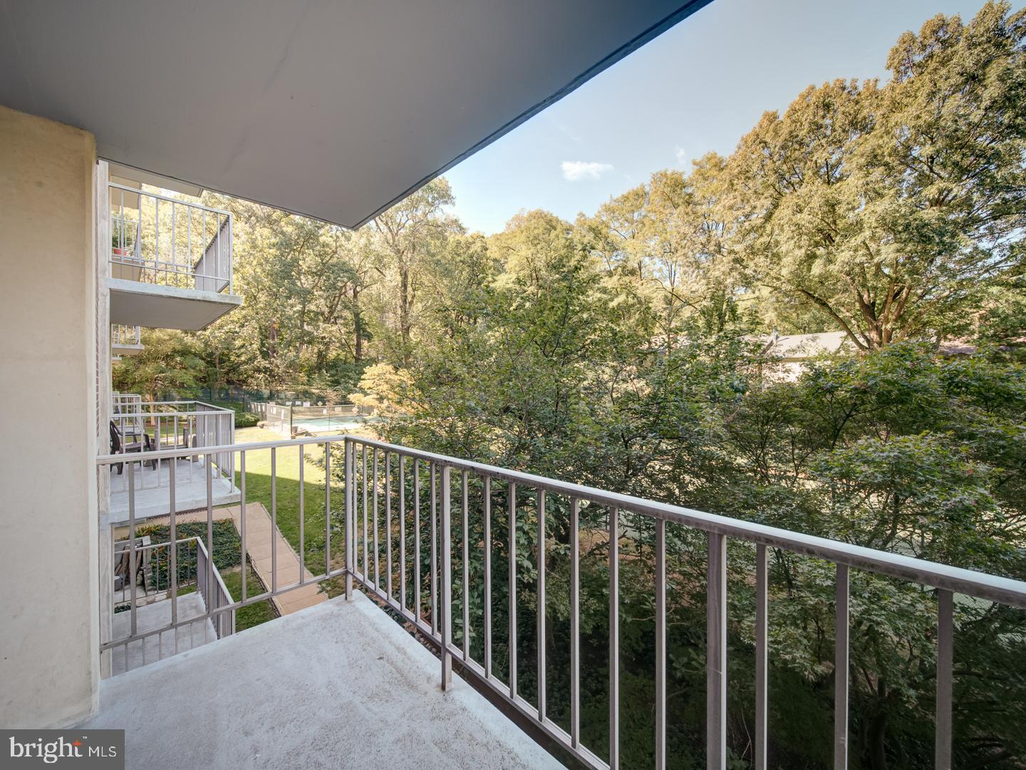 HUNTING CREEK CLUB CONDOMINIUMS - Residential